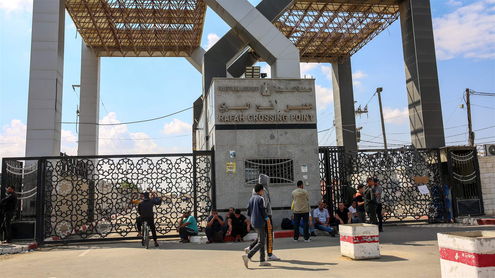 Day 14 of Al-Aqsa Flood: Humanitarian aid convoys await the opening of the Rafah border crossing to Gaza