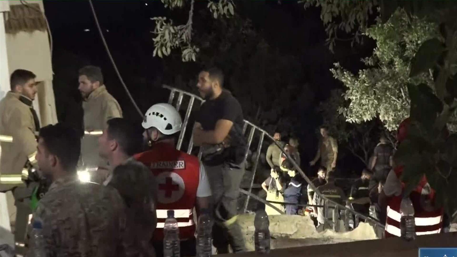 انتشال جثة المواطنة السابعة من انهيار مبنى المنصورية واستمرار البحث عن العاملة الاجنبية