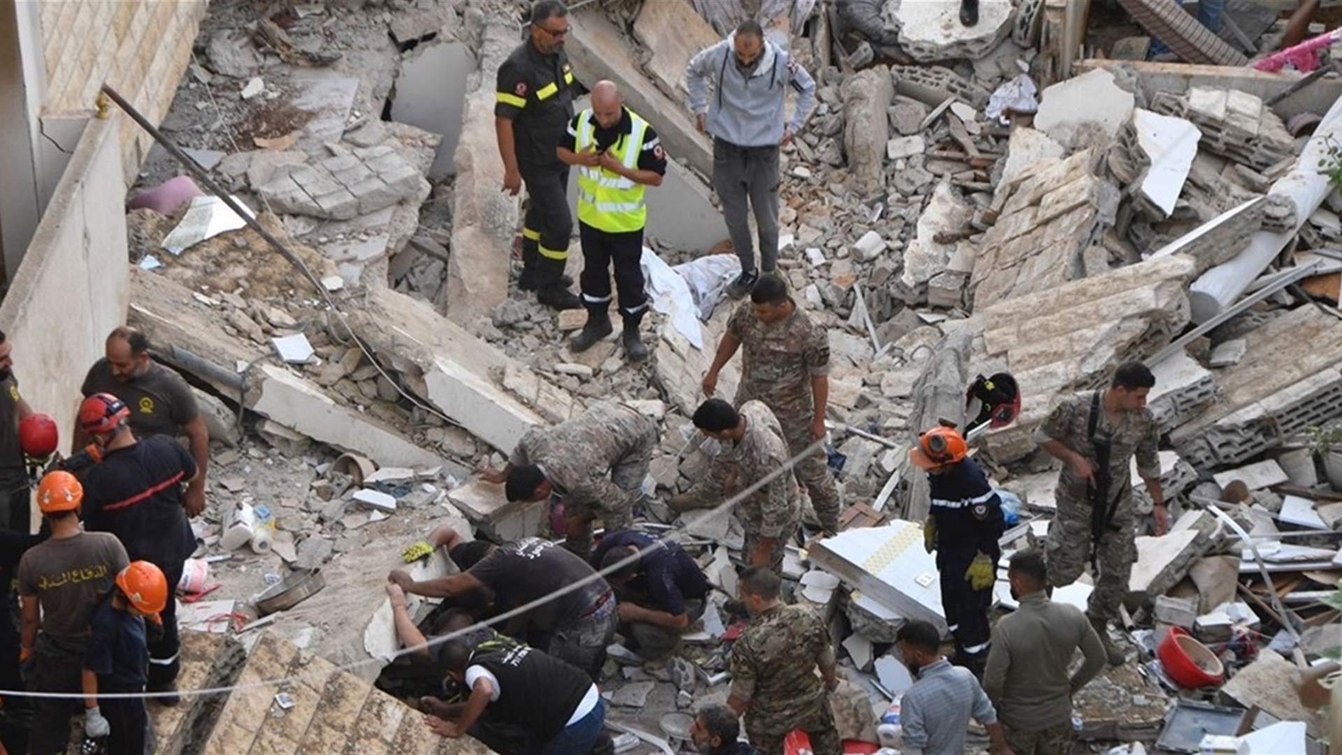 انتهاء عمليات البحث والإنقاذ في المبنى المنهار في المنصورية 
