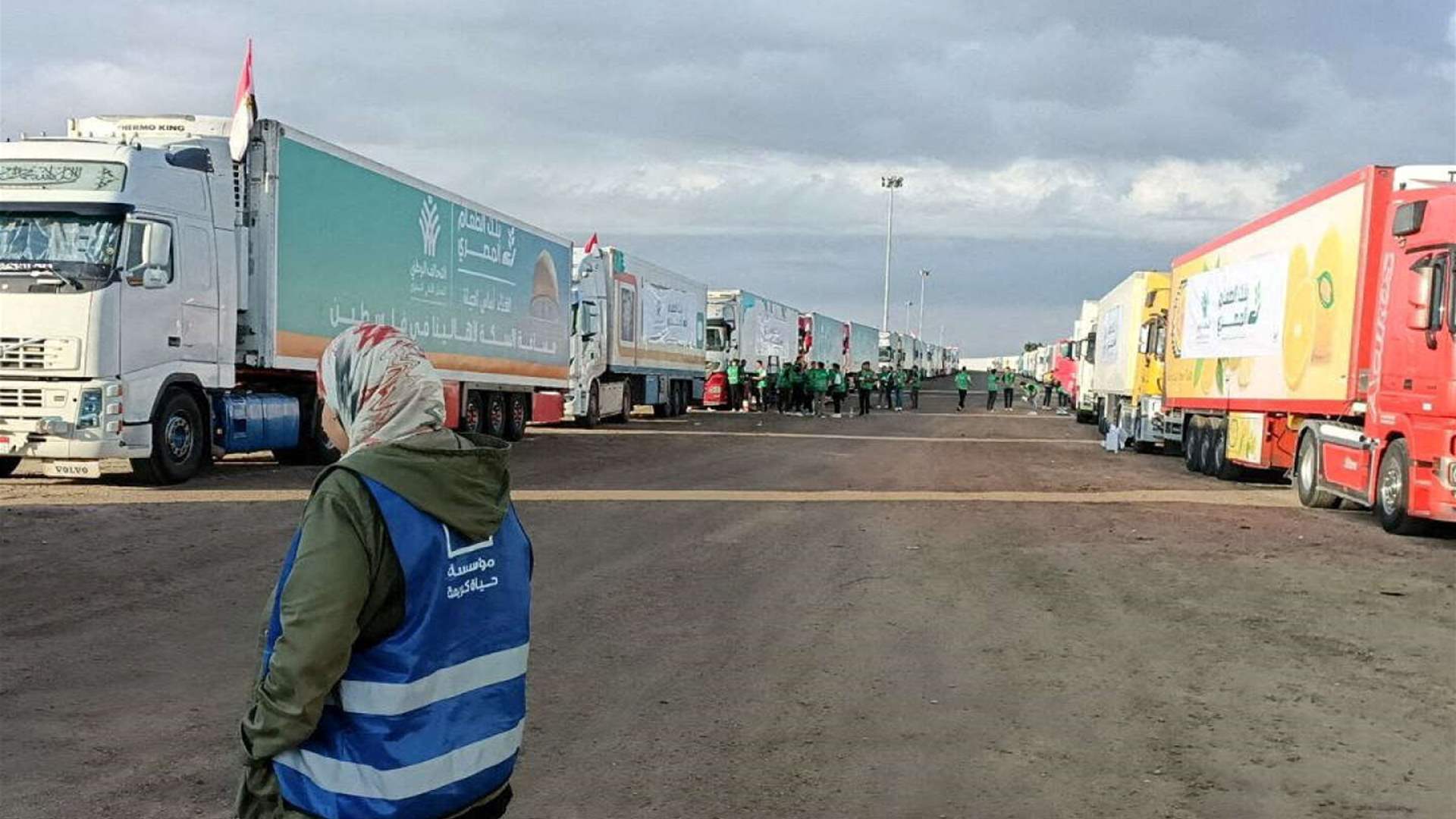 AFP: Aid trucks begin crossing From Egypt&#39;s Rafah Crossing into Gaza: Egyptian media 