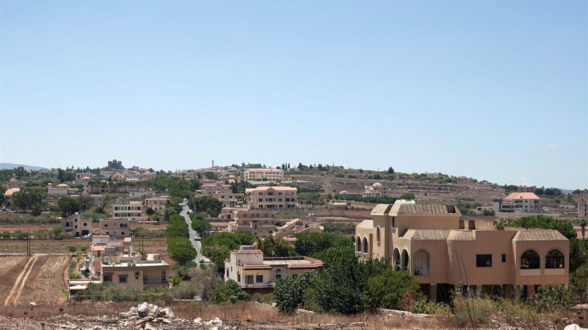 Islamic Resistance targets Jabal al-Tiyarat with two guided missiles, Israeli army shells outskirts of Yaroun