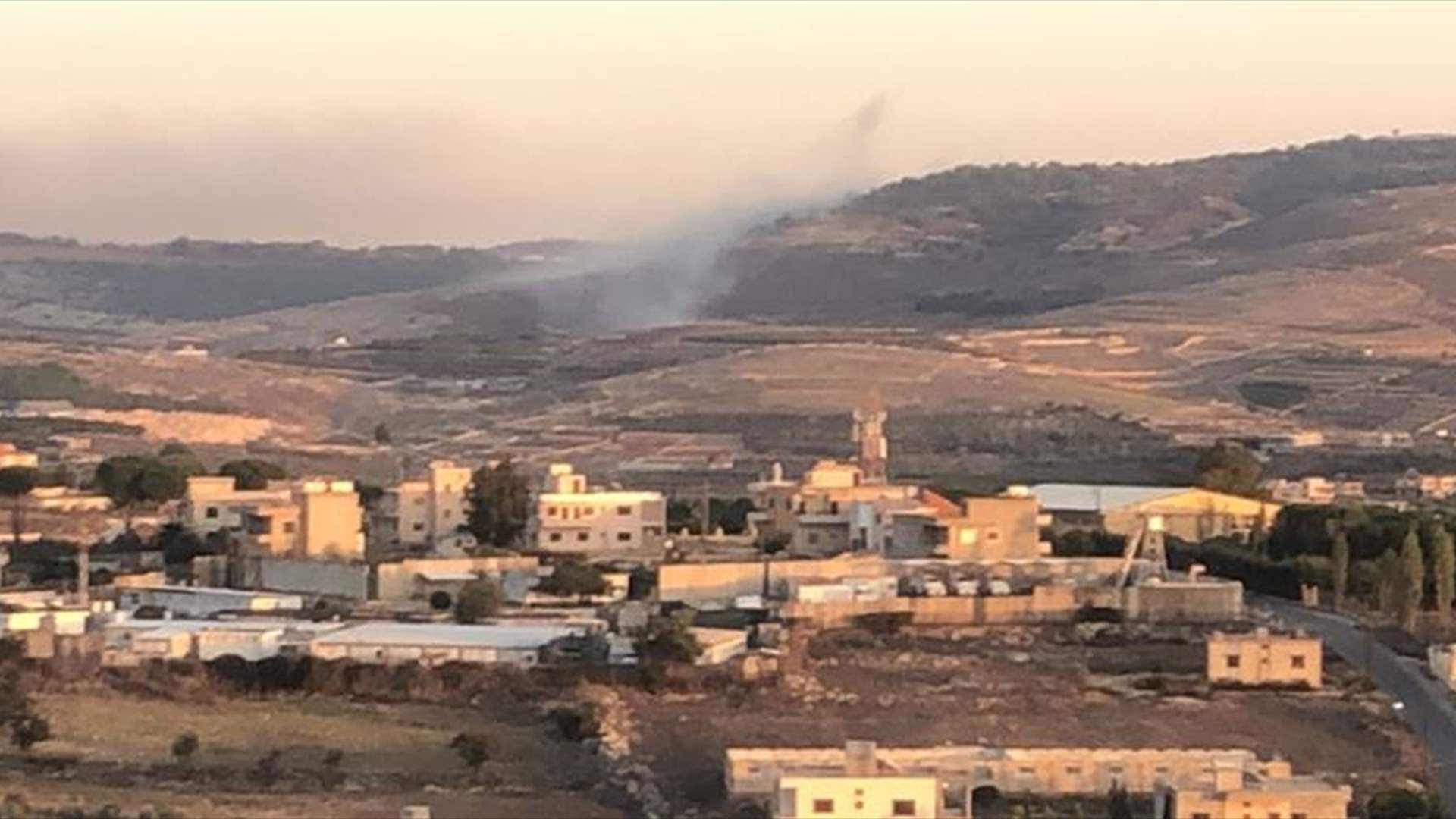 الجيش الإسرائيلي يستهدف أطراف يارون بالأسلحة الرشاشة والقذائف المدفعية عيار ١٥٥ ملم