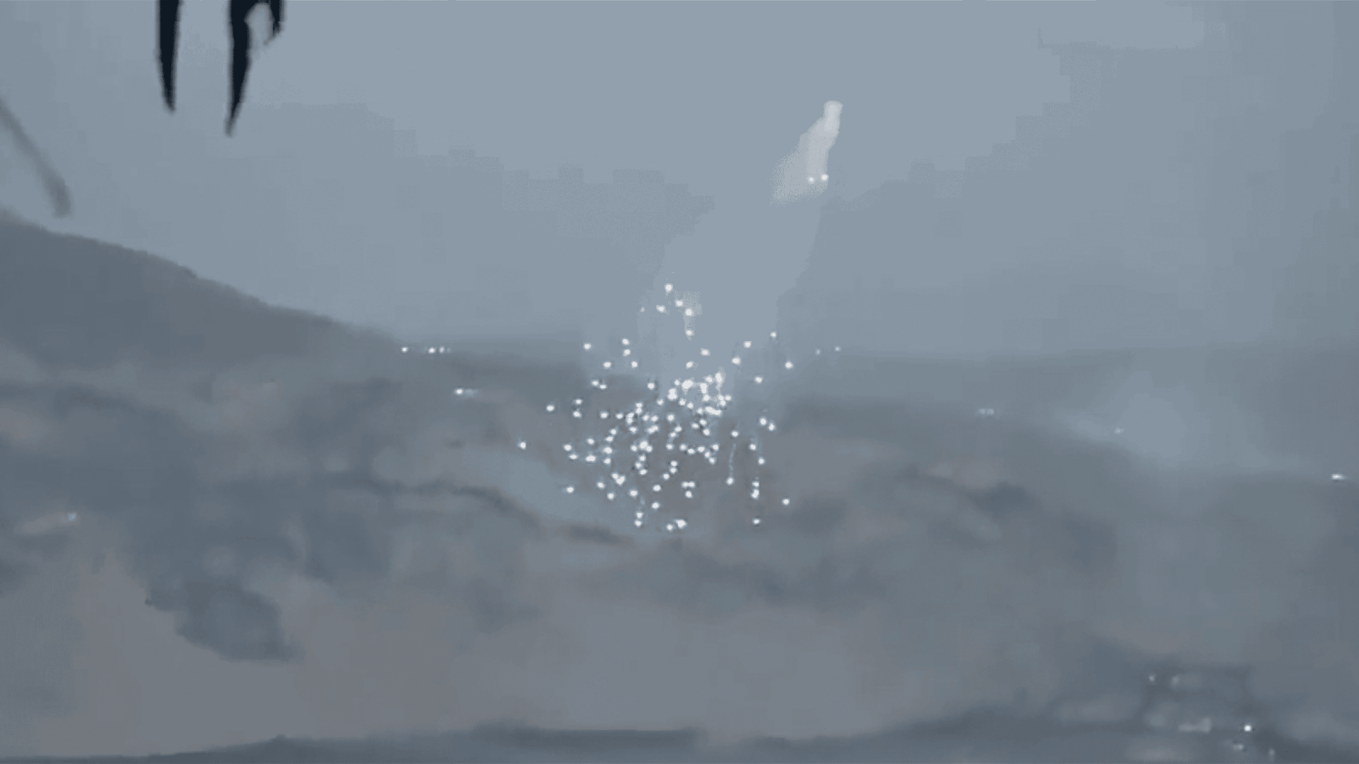 Israel bombs the outskirts of Yaroun with phosphorus as rockets target Israeli military position