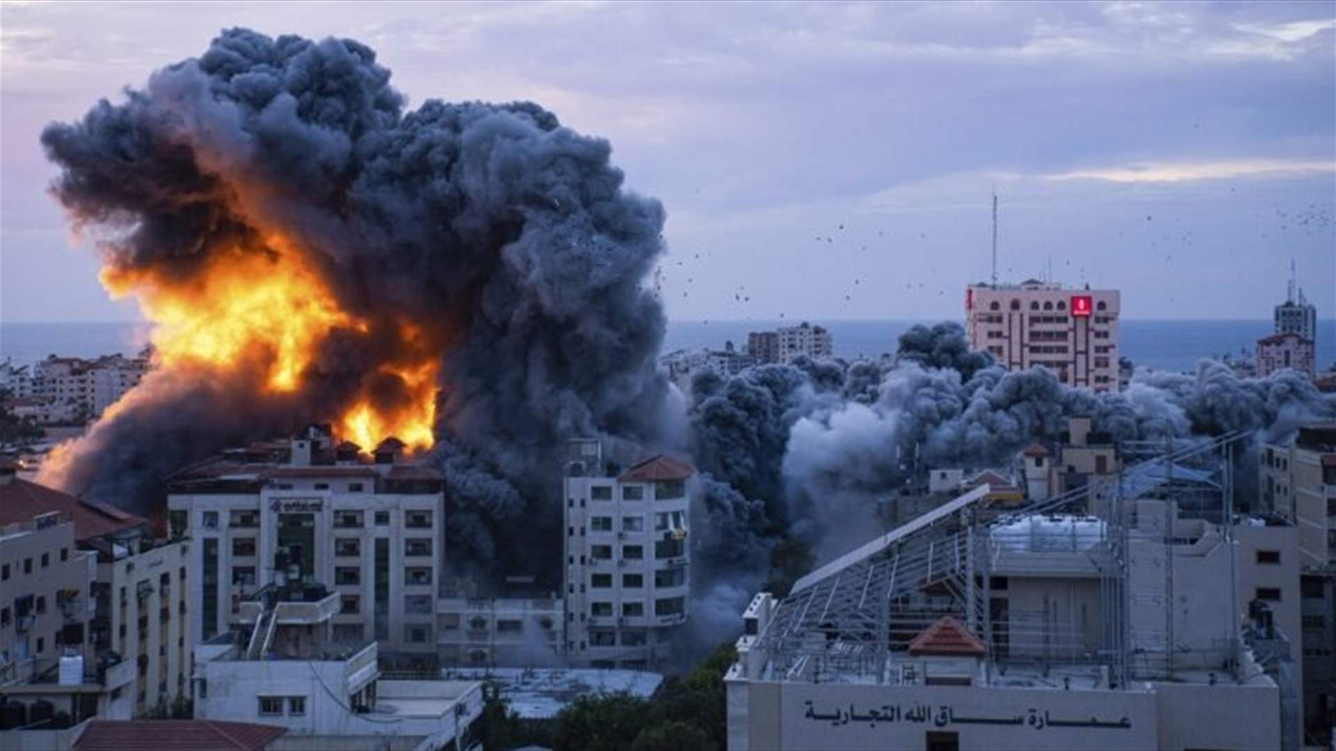 رسائل من تحت القصف في غزة: &quot;ما زلنا على قيد الحياة&quot;