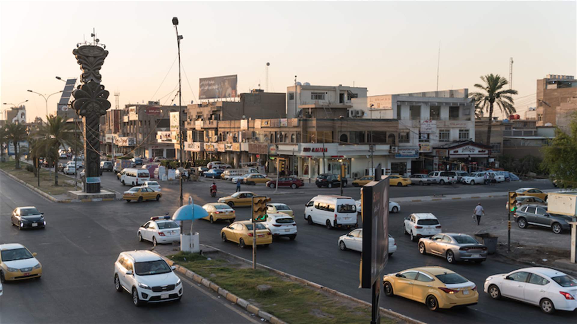 واشنطن تأمر بإجلاء الطواقم غير الأساسية من سفارتها في العراق