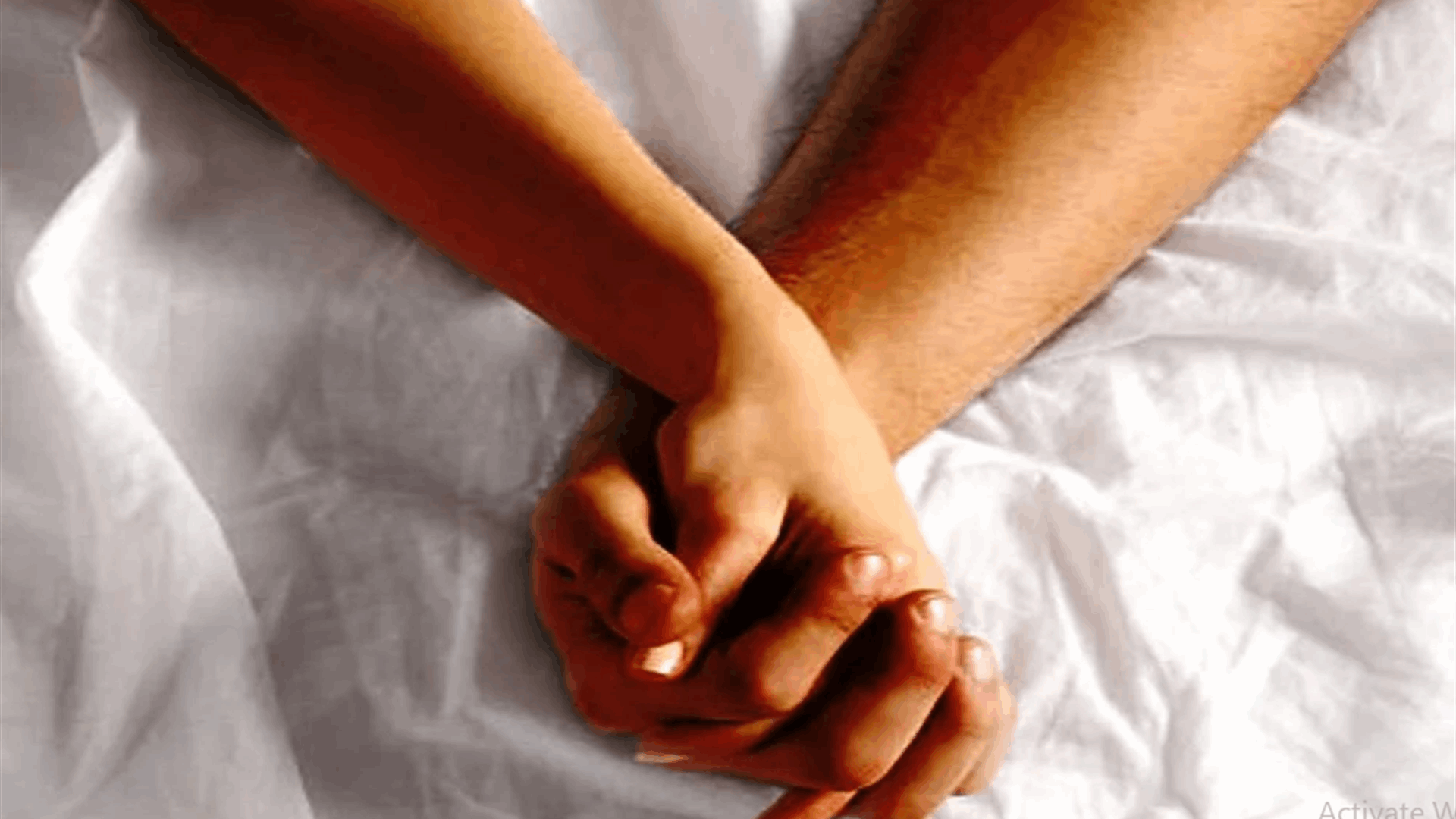 علاقة محرّمة أدّت إلى الانتحار... هذا ما حصل بين رجل ووالدة زوج ابنته! 