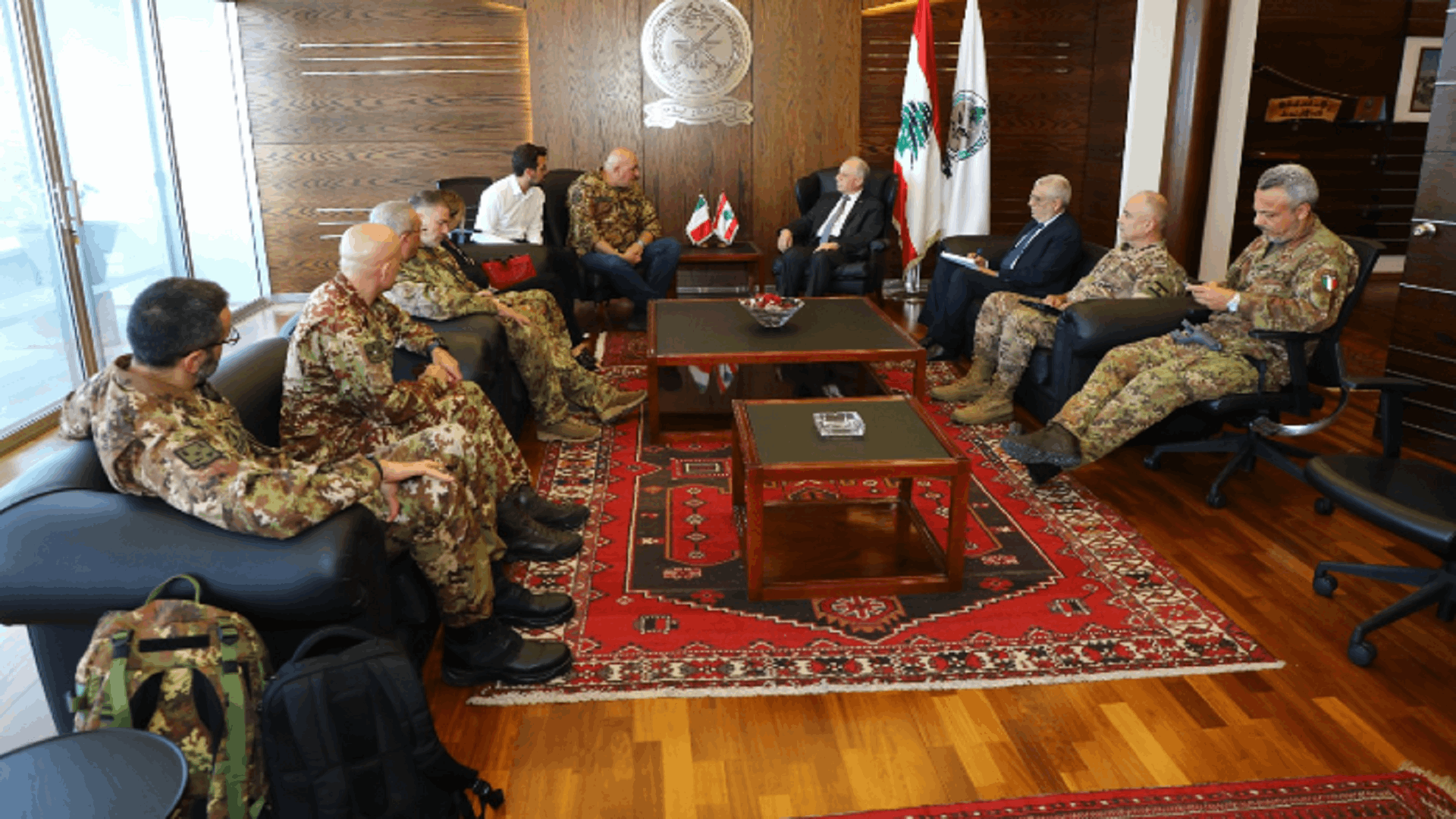 وزير الدفاع التقى نظيره الإيطالي وحذر من خطورة دفع الفلسطينيين لترك أرضهم