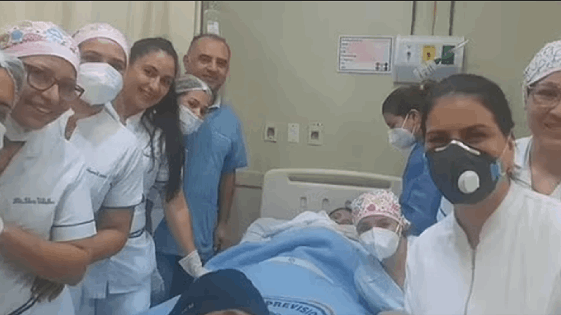 شعرت بألم شديد في معدتها... ما حصل معها صدم الجميع!