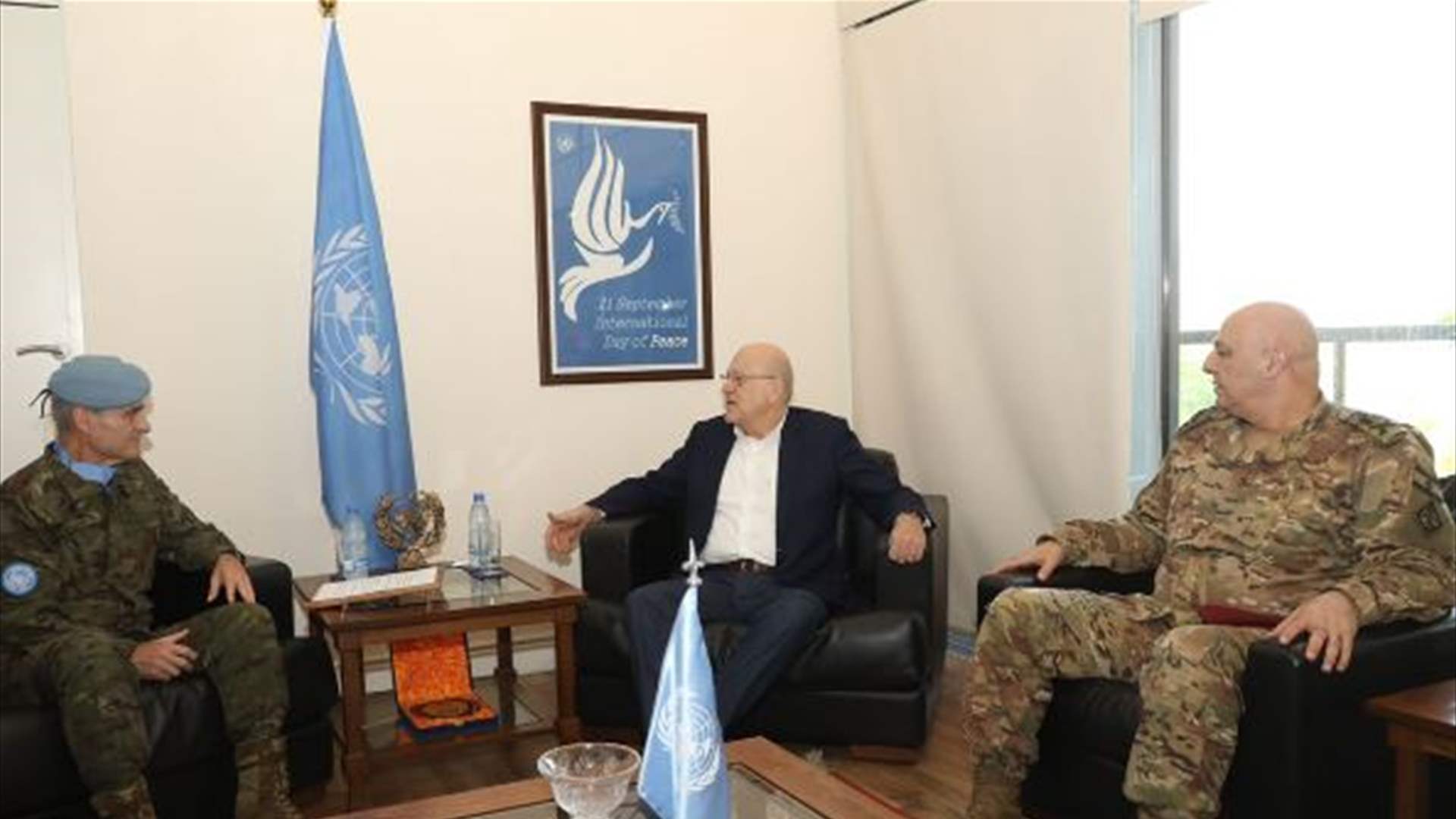 ميقاتي خلال جولة مفاجئة وقائد الجيش في الجنوب: لبنان ملتزم القرارات الدولية وفي مقدمها القرار 1701