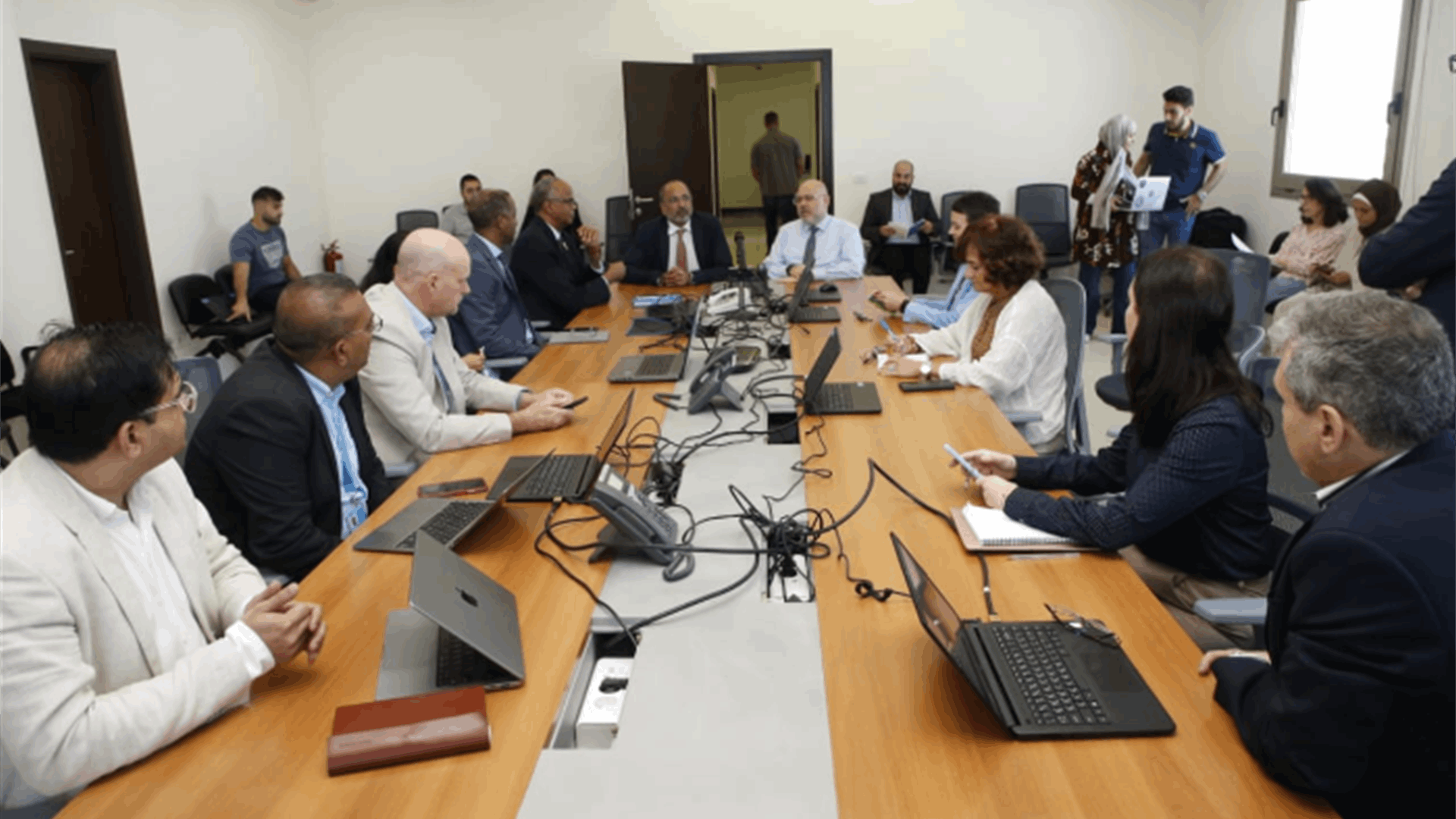 وزير الصحة بحث مع وفد من ممثلي جمعيات الأمم المتحدة في سبل التعاون والدعم لخطة الطوارىء