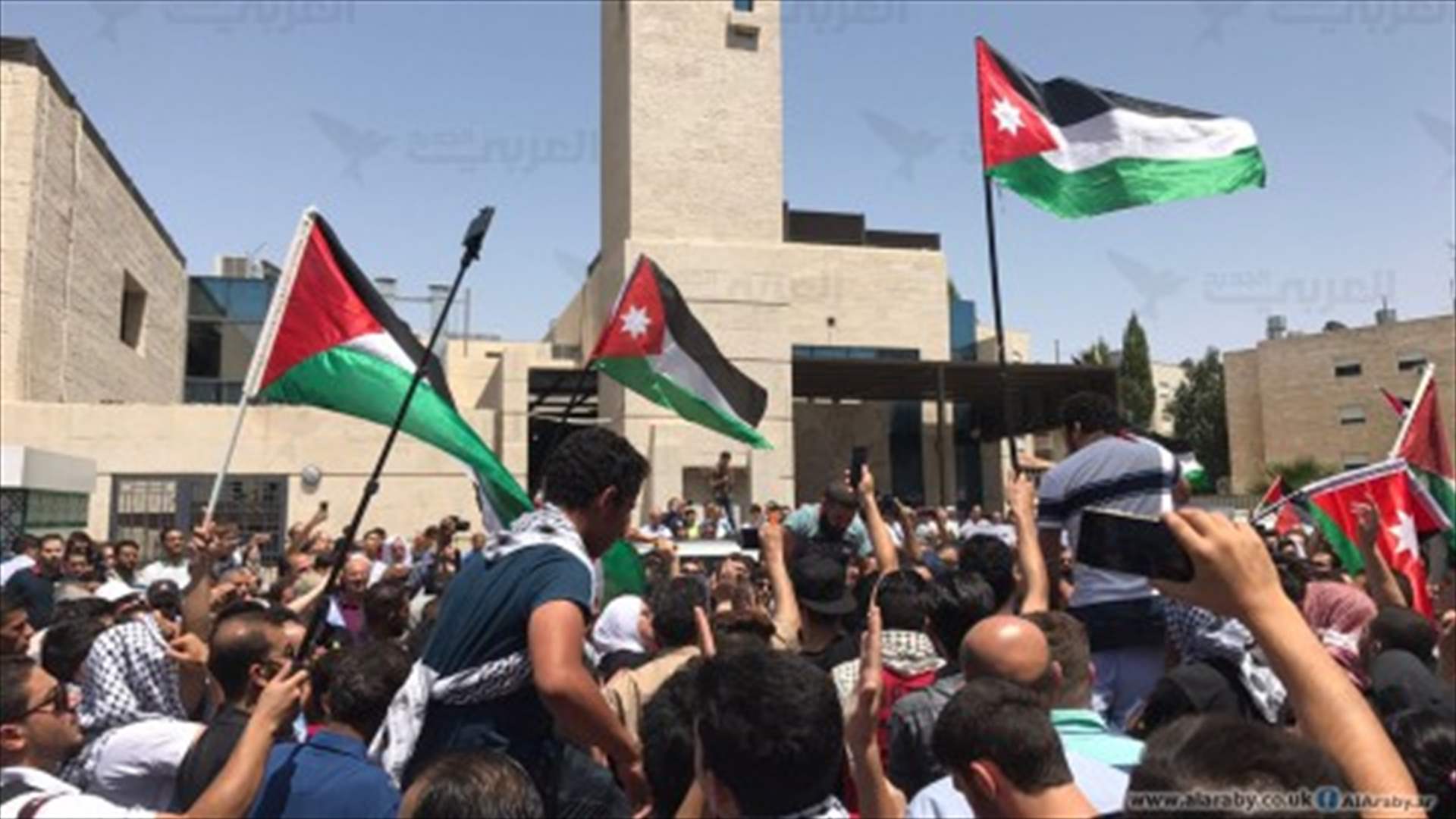 تظاهرة قرب سفارة إسرائيل في عمان تضامنا مع غزة