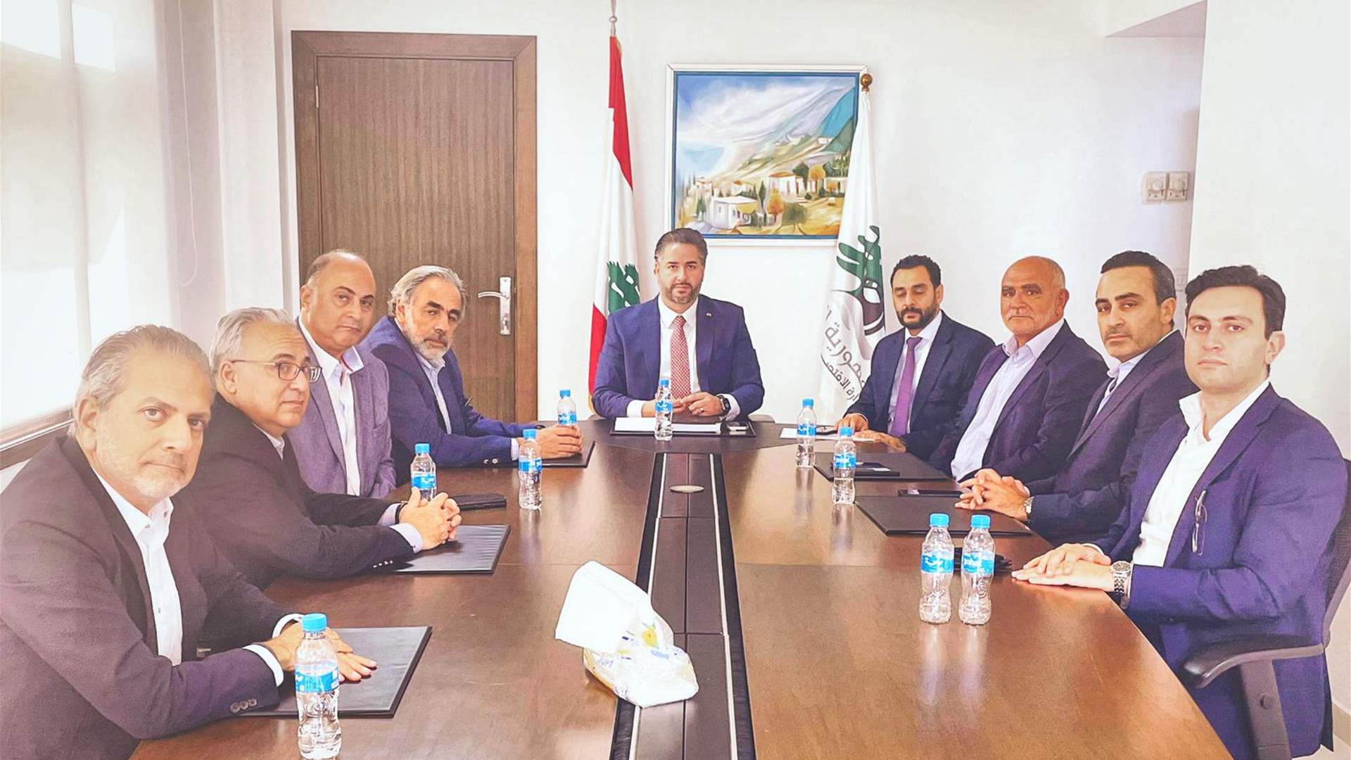 سلام يستعرض مع نقابات القطاعات الاقتصادية استراتيجيات التعاون وخطة الطوارئ