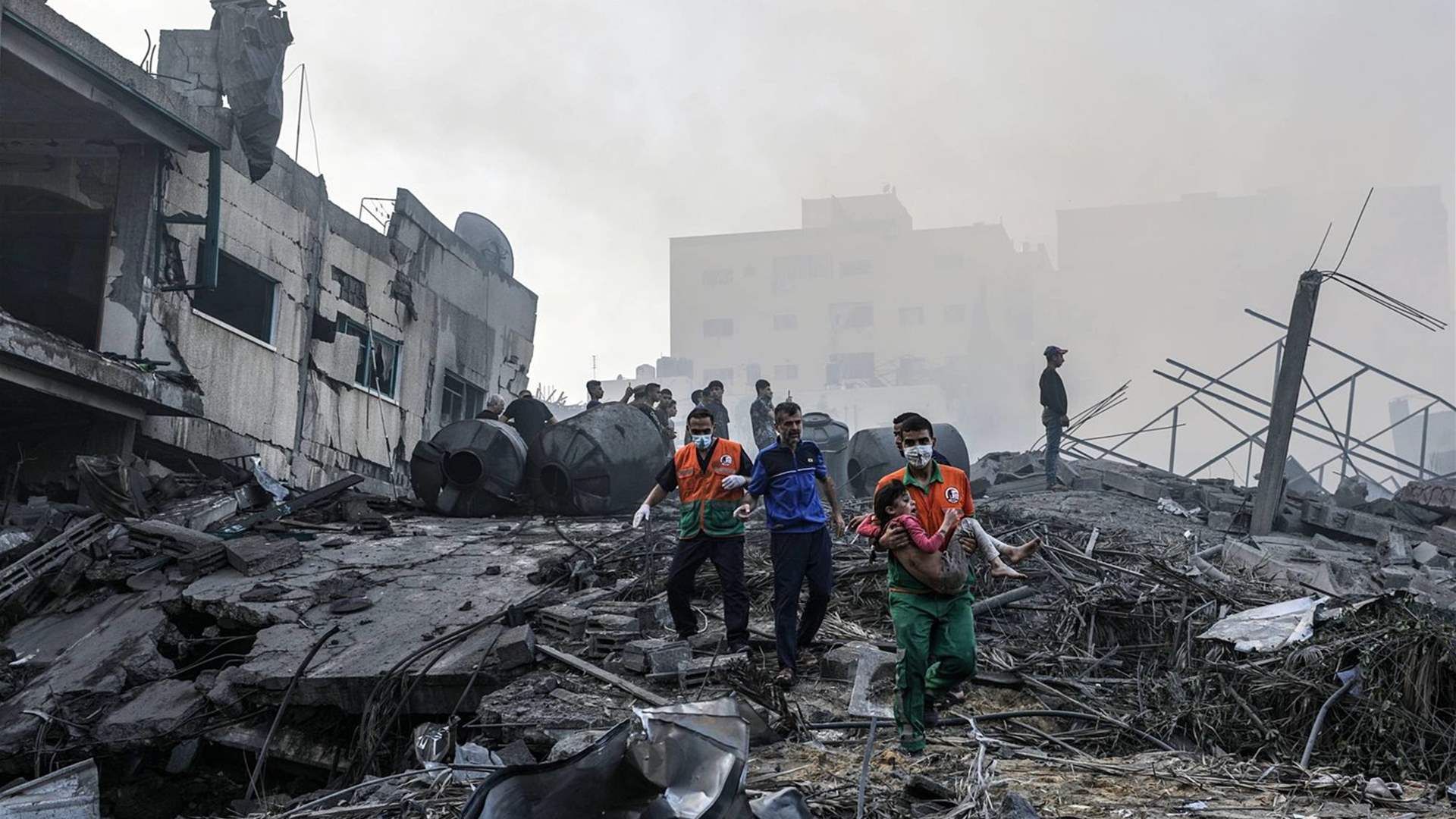 Israeli Strikes Completely Destroy Hundreds of Buildings in Gaza, Civil Defense Reports