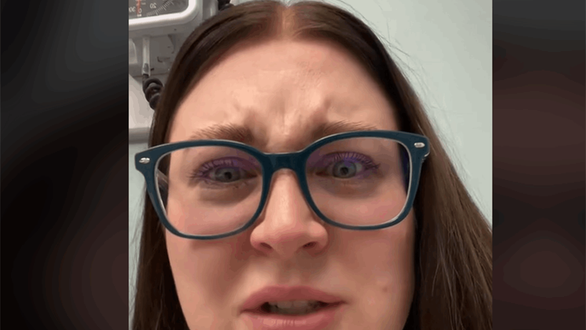 &quot;شعرت بالفعل بشيء يتحرك في أذني وكان على قيد الحياة&quot;... عاشت تجربة مرعبة وهذا ما وجدوه في أذنها! (فيديو) 