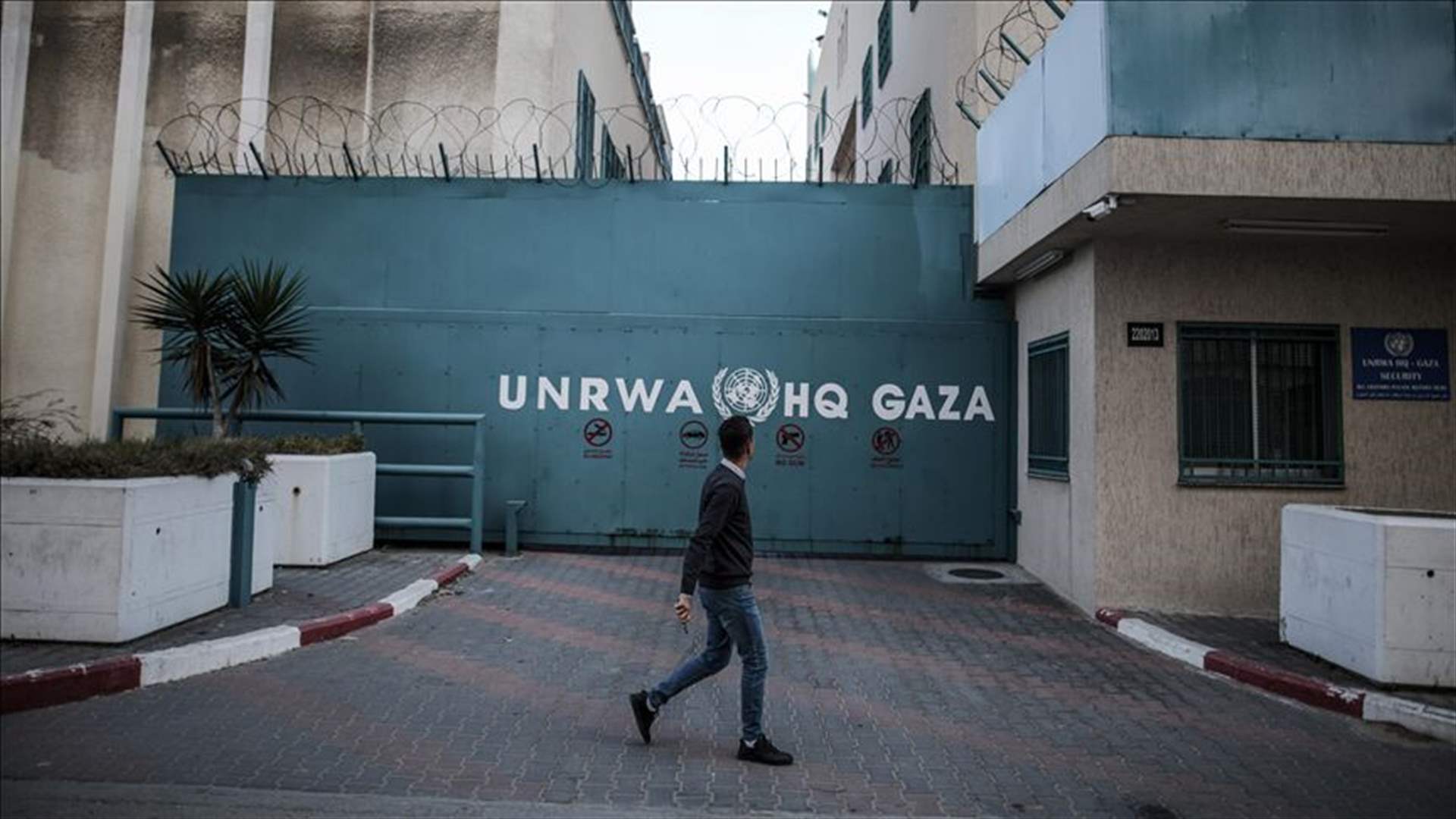UNRWA warns of chaos spreading in Gaza after aid warehouses looted 