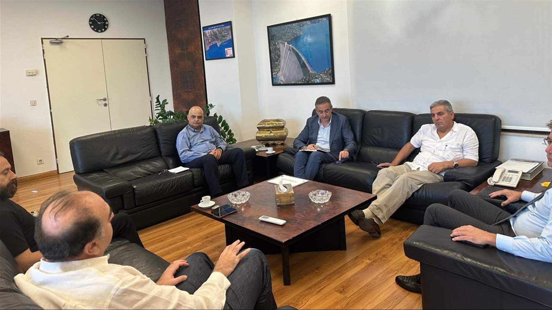 اجتماع بين فياض ومدراء المؤسسات التابعة لوزارة الطاقة لمناقشة خطط الطوارئ