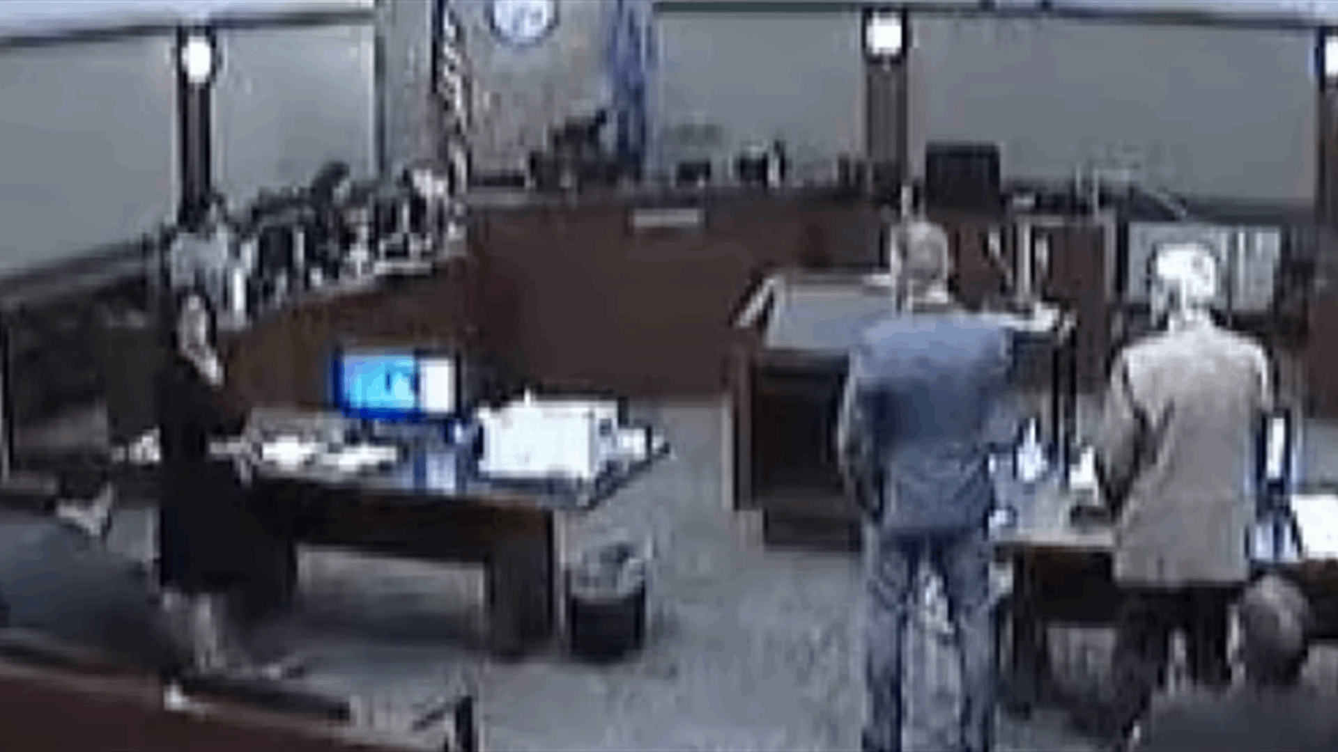 اعتدى عليه عندما كان في الثامنة من عمره... وبعد عشرات السنين خلال محاكمة المعتدي حصل أمر صادم!