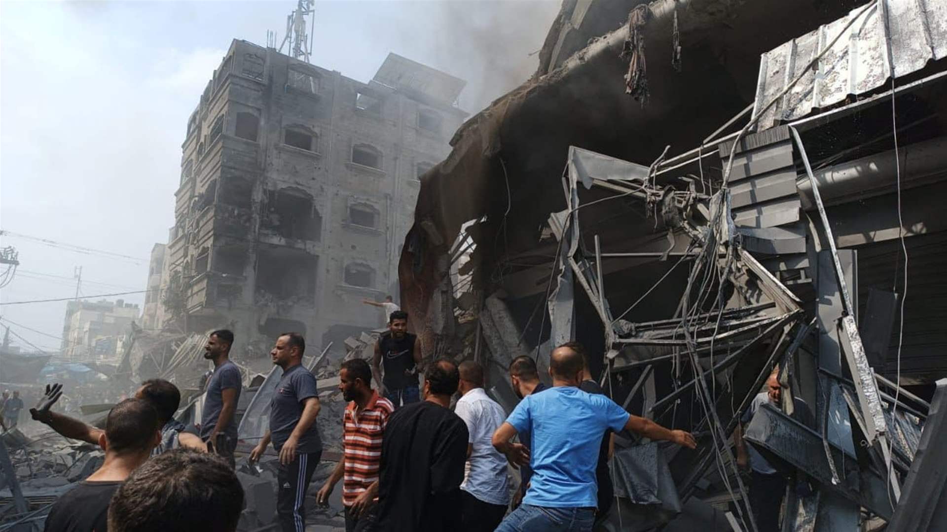 Gaza&#39;s Interior Ministry: Jabalia refugee camp was bombed with six bombs, each weighing a ton of explosives