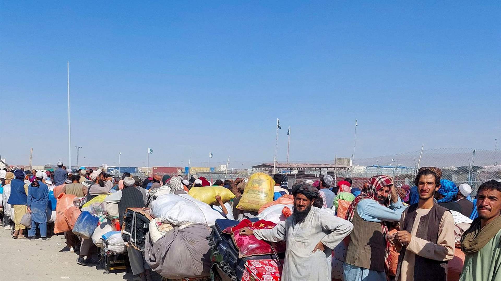 Pakistan&#39;s deadline spurs return of 165,000 Afghans to homeland