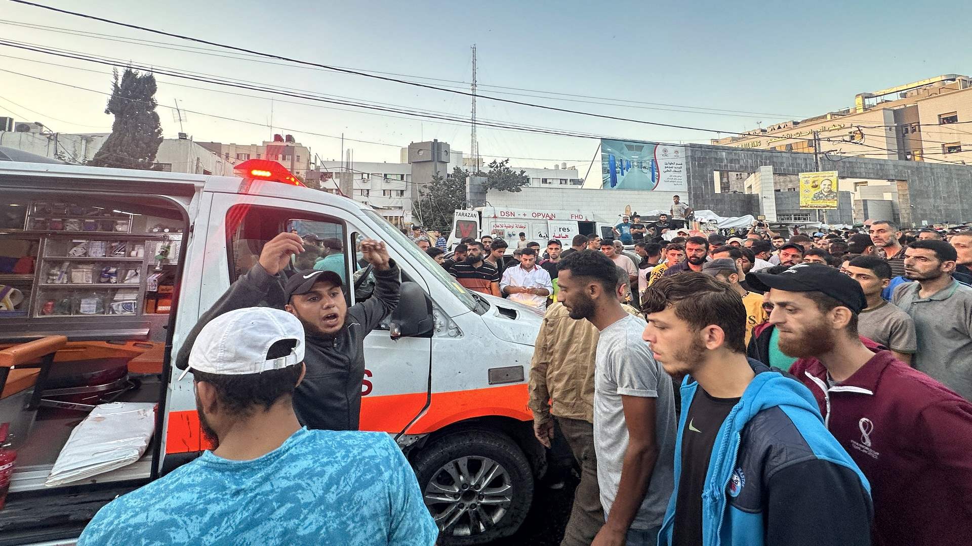الجيش الإسرائيلي يؤكد استهداف سيارة إسعاف قائلا إن حماس "استخدمتها"