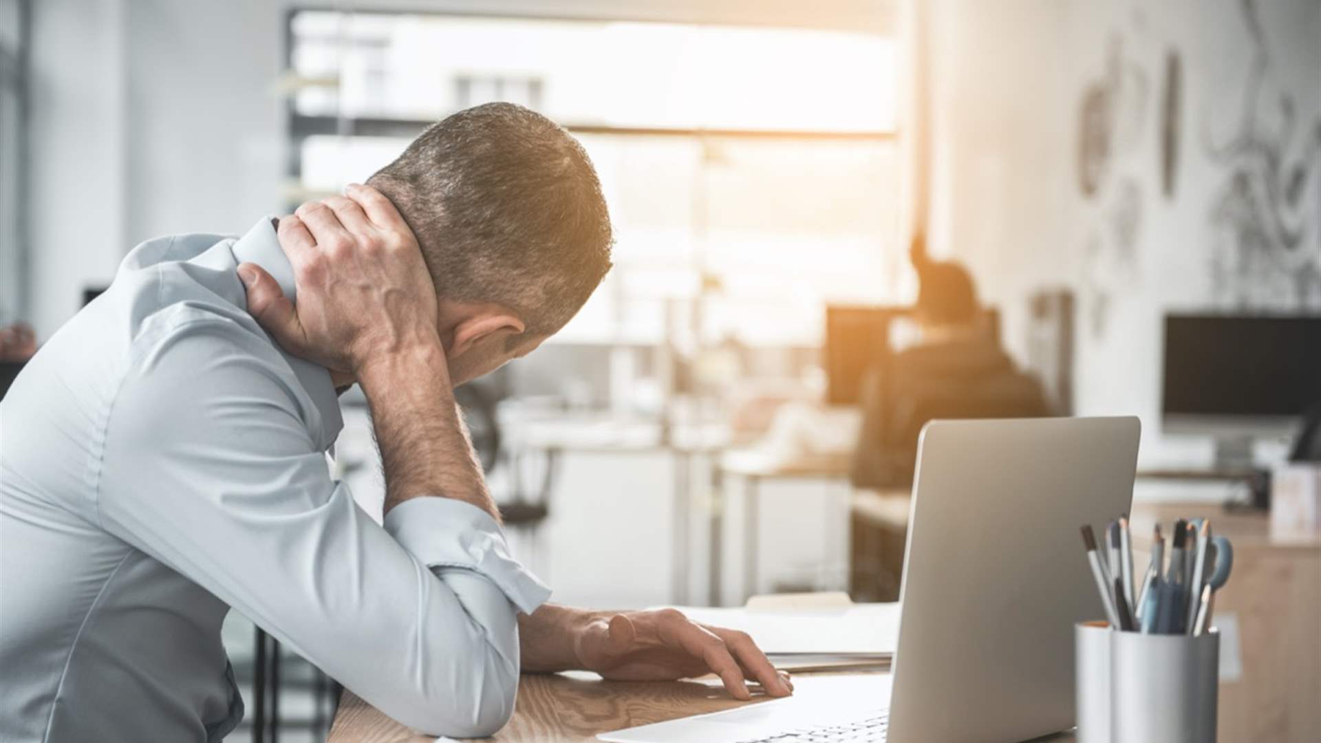 هل تشعرون بالخمول بعد ساعات العمل الطويلة؟ اعتمدوا هذه الطرق البسيطة