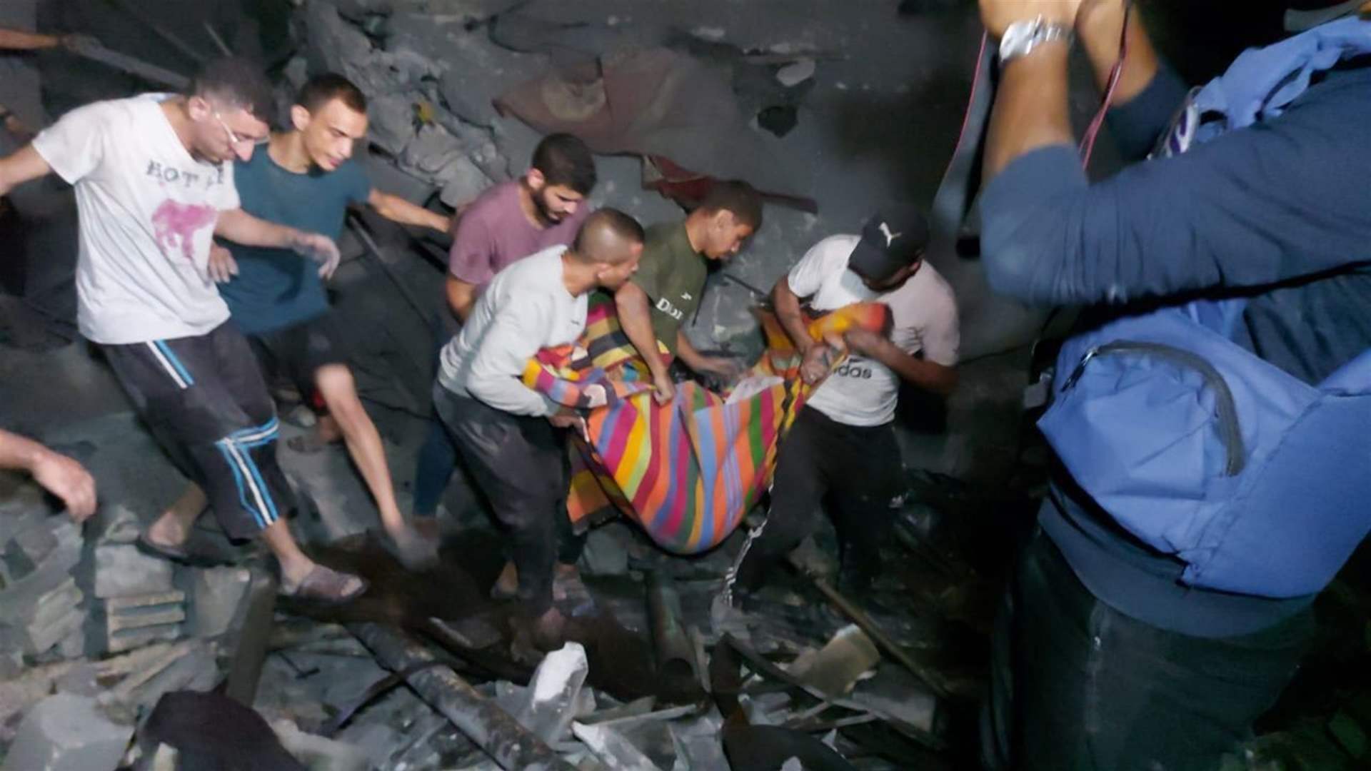 قتلى في قصف إسرائيلي على مخيم المغازي وسط قطاع غزة