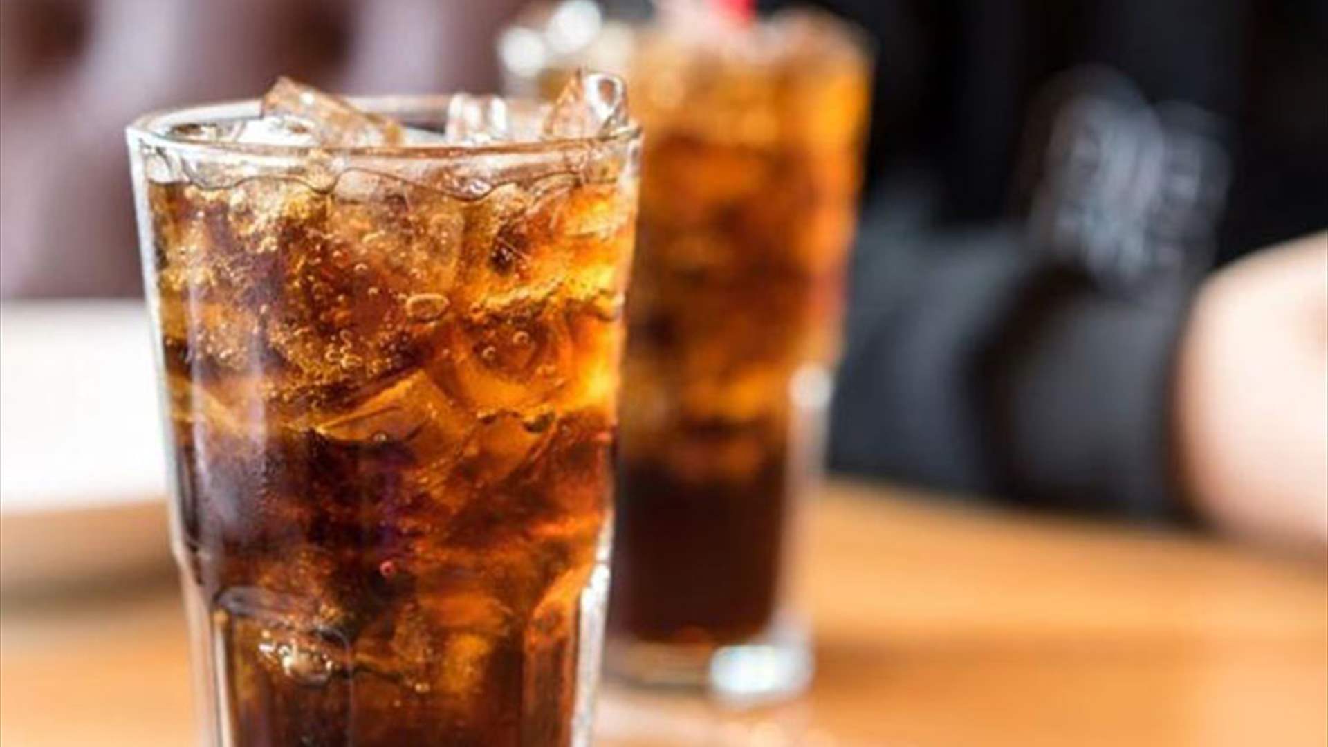أرتجف بشدّة إذا لم أشرب 4 لتر منها في اليوم... شابة تكشف عن إدمانها على المشروبات الغازية والسبب هو طبيبها؟!