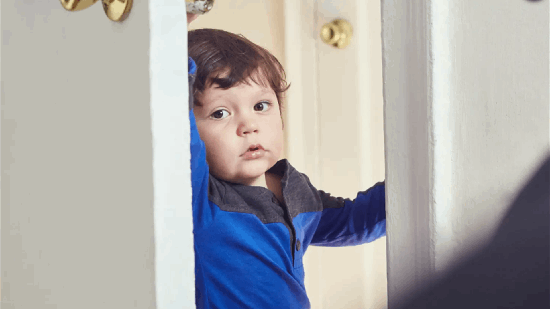 وقف أولادها خلف الباب وشاهدوا ما كانت تفعل في غرفة النوم مع زوجها.... &quot;أعتقد أنهم أصيبوا بصدمة نفسية&quot;!