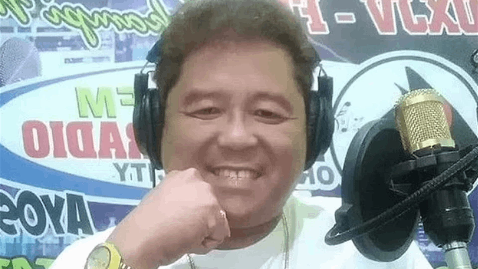 ادعى أنه مستمع ثم اقتحم المنزل... مذيع فلبيني يُقتل أثناء البث المباشر لبرنامجه على فيسبوك! (فيديو)