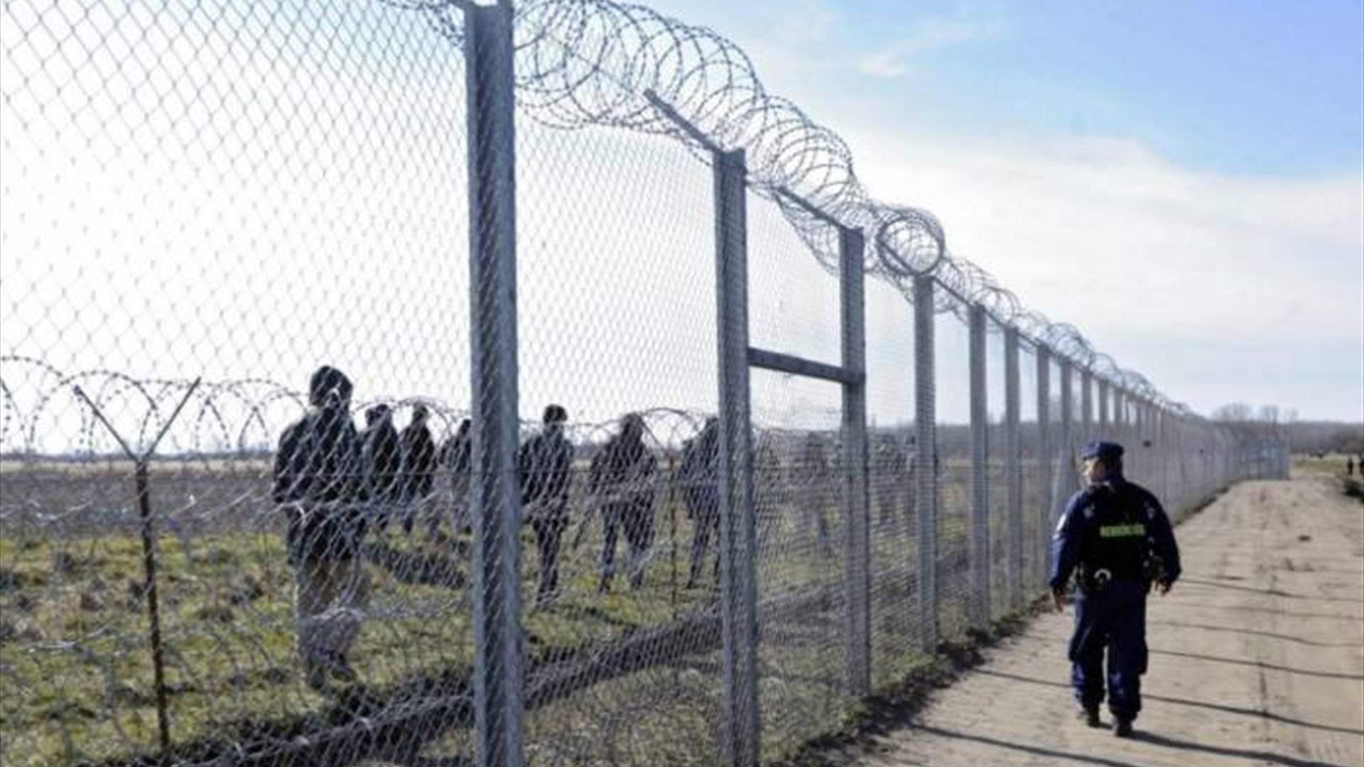 صربيا تضبط آلاف المهاجرين بعد إطلاق نار على حدودها