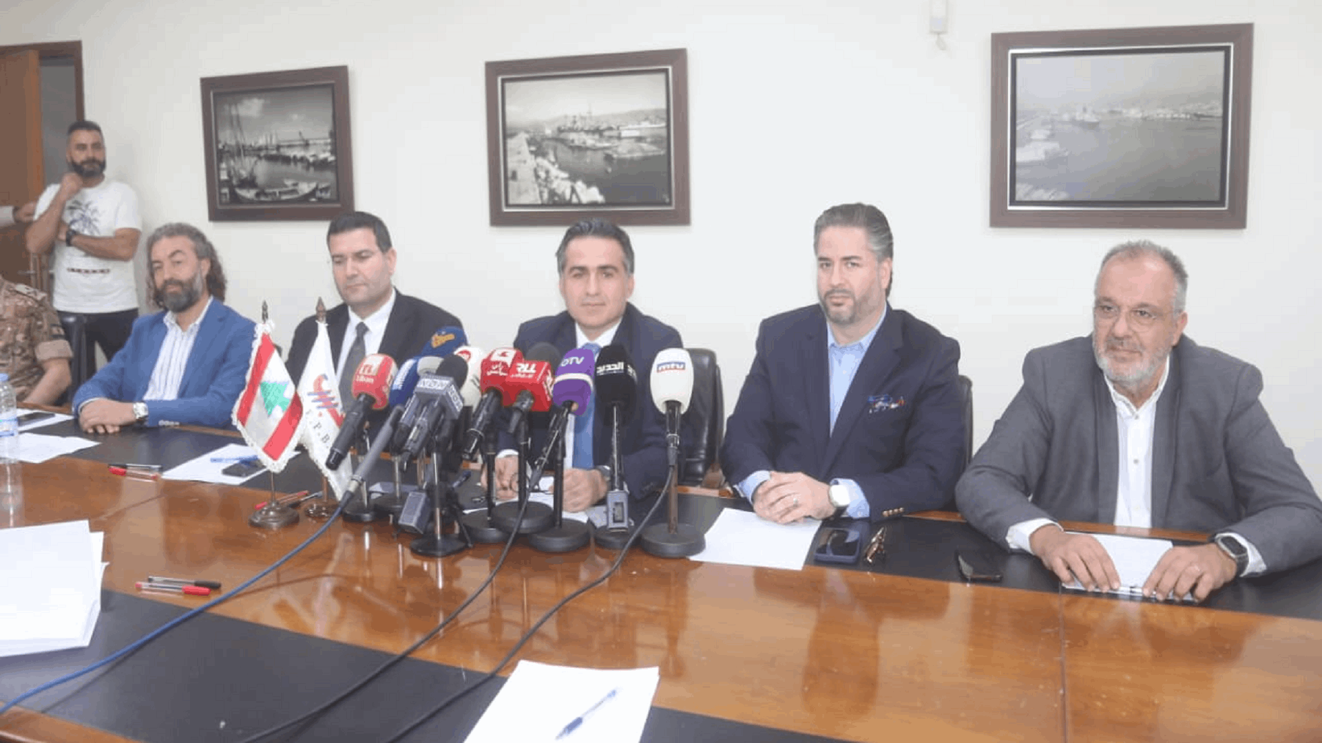 اجتماع وزاري موسع في مرفأ بيروت حول عملية تخزين البضائع