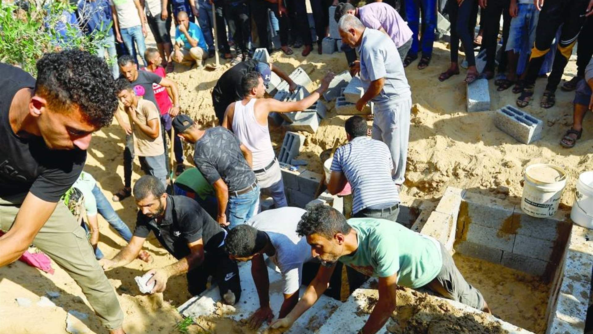 بساتين وملاعب تستحيل مقابر في قطاع غزة 