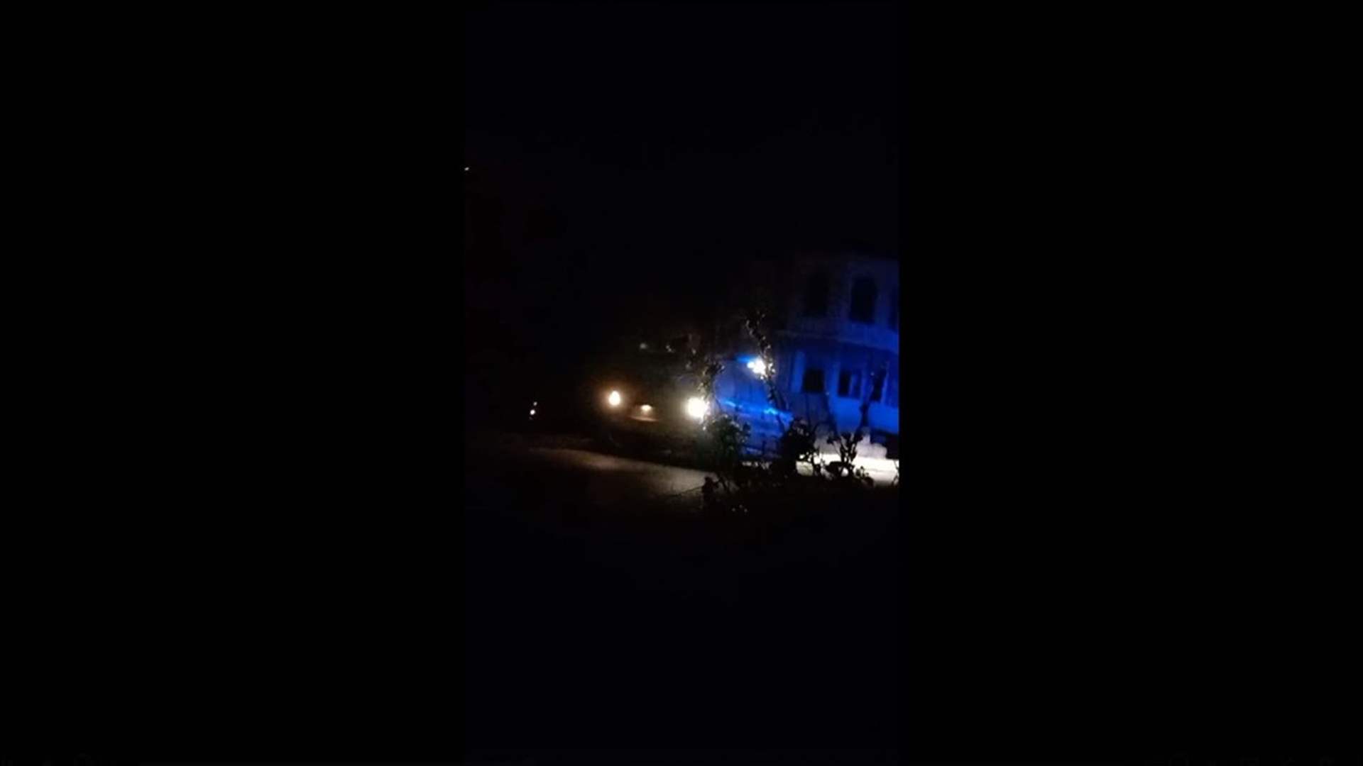 فريق من الدفاع المدني نجا من غارة إسرائيلية على الحي الشرقي لبلدة ياطر (فيديو)