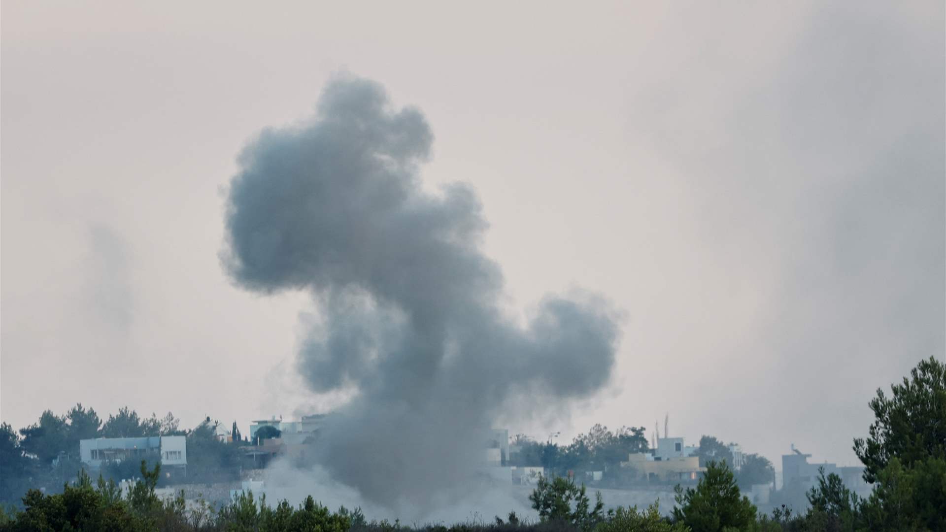 Israeli army&#39;s aircraft raids Hezbollah targets inside Lebanon