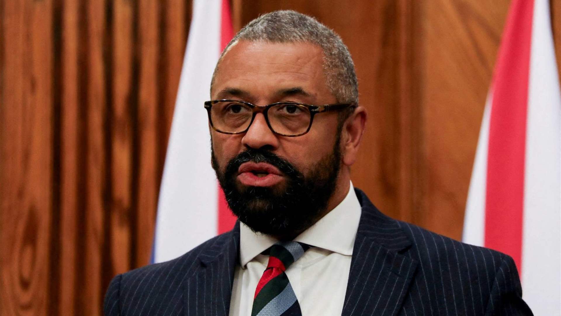 إقالة وزيرة الداخلية البريطانية وتعيين جيمس كليفرلي مكانها