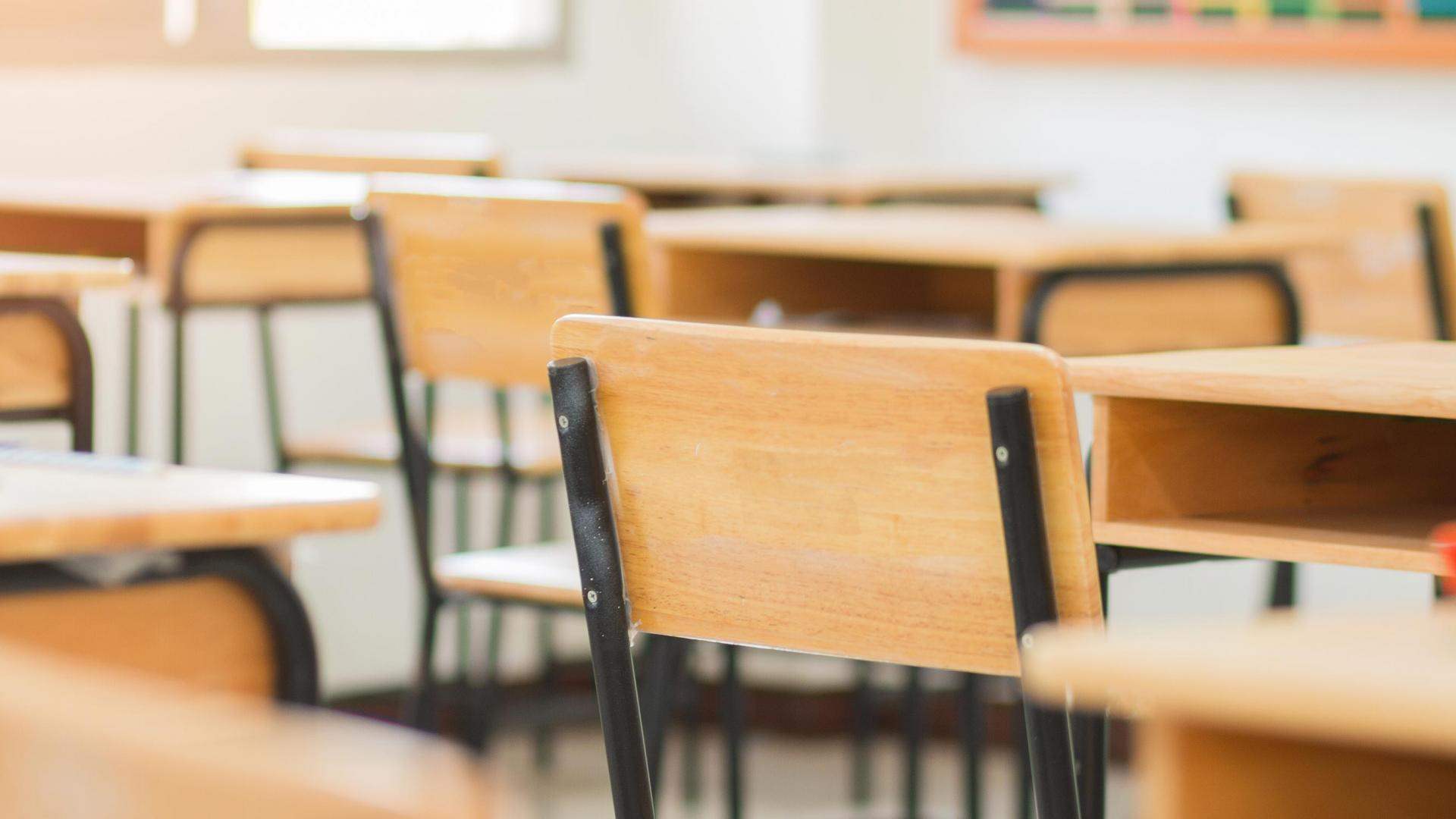 تظاهر بالمرض ليتغيب عن المدرسة ثم نفذ جريمته.. ابن الـ15 عاماً يقتل زميله في الصف وهذه التفاصيل!