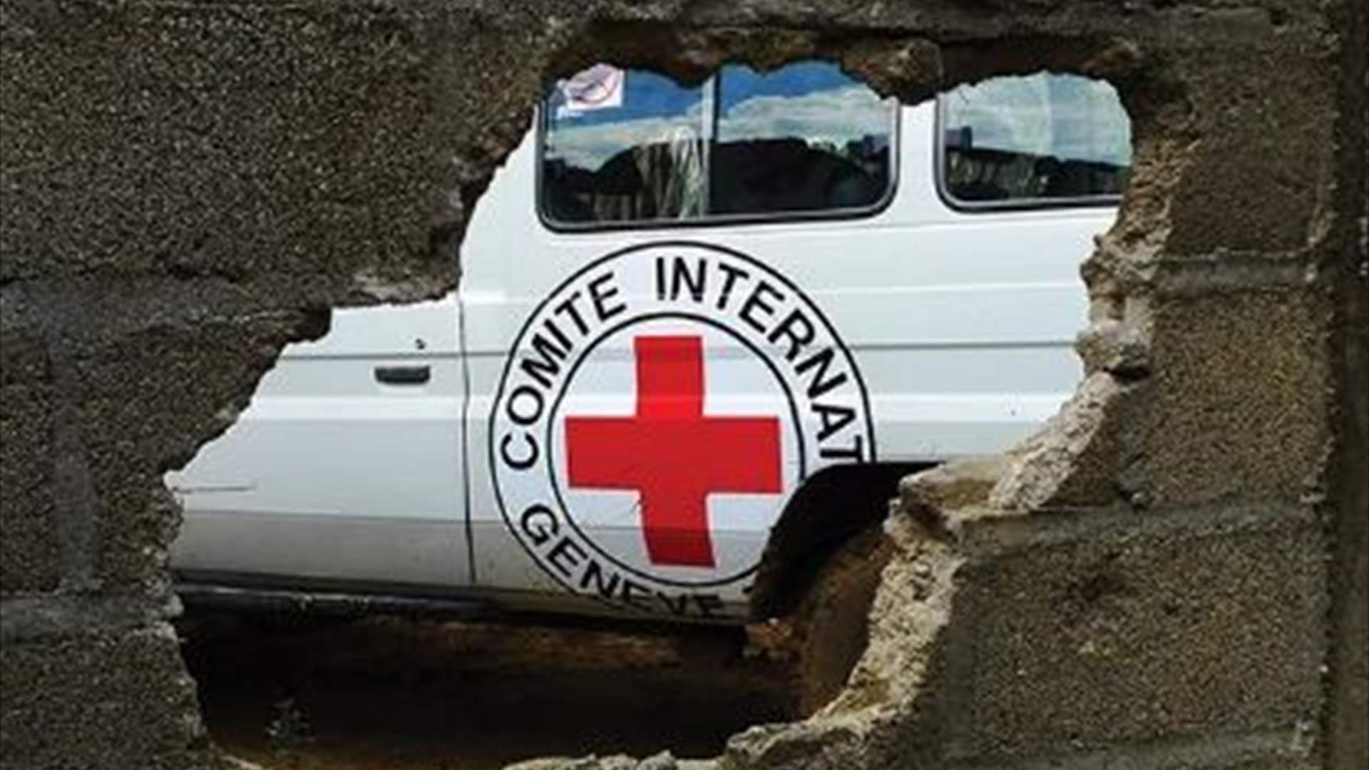 Red Cross says &#39;extremely concerned&#39; over raid at Gaza hospital