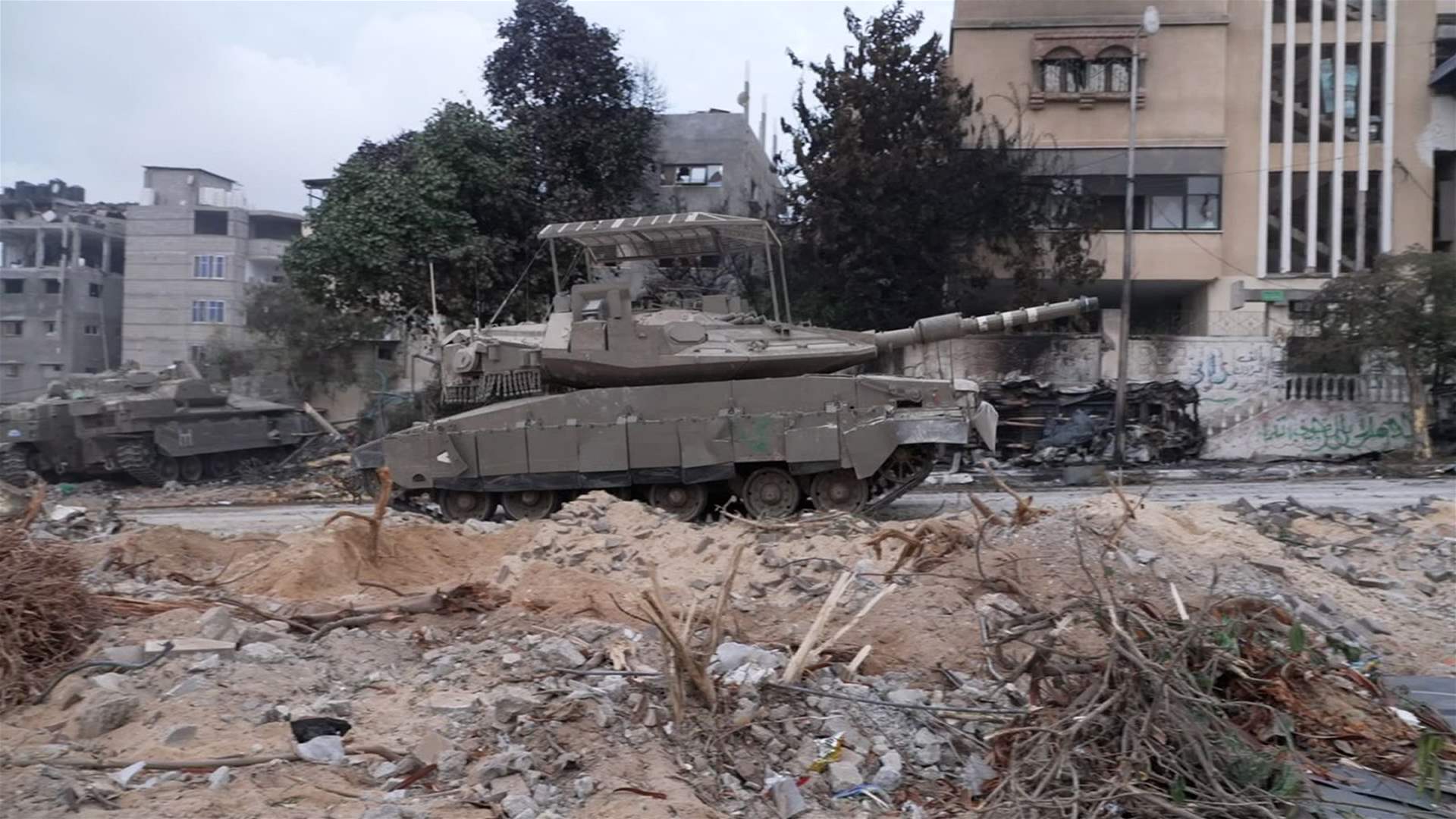 Director General of Gaza Hospitals: The occupying forces forcibly expelled children and patients from the Rantisi Hospital
