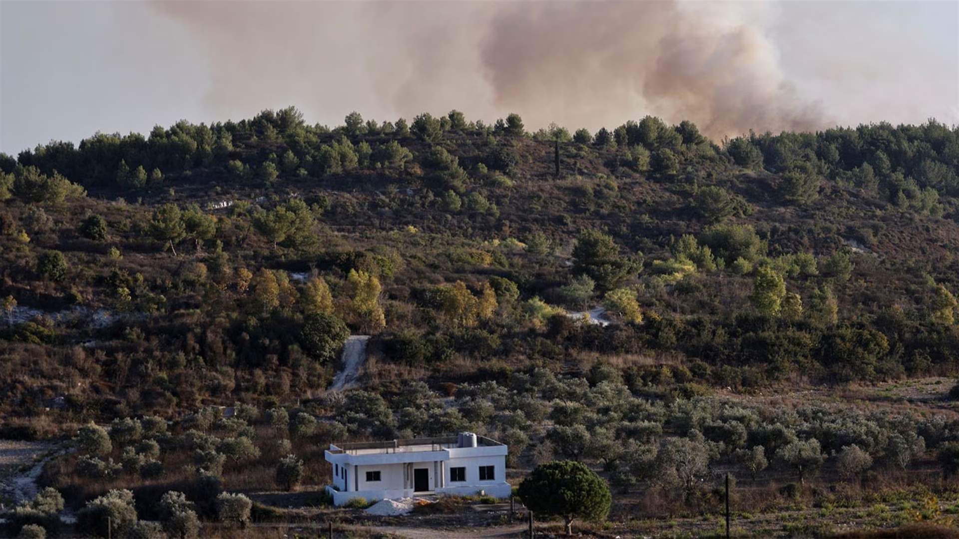 Intense shelling targets border towns in Southern Lebanon, with a projectile falling on an under-construction house