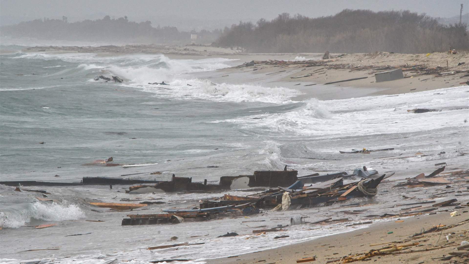 غرق قارب قبالة اليونان