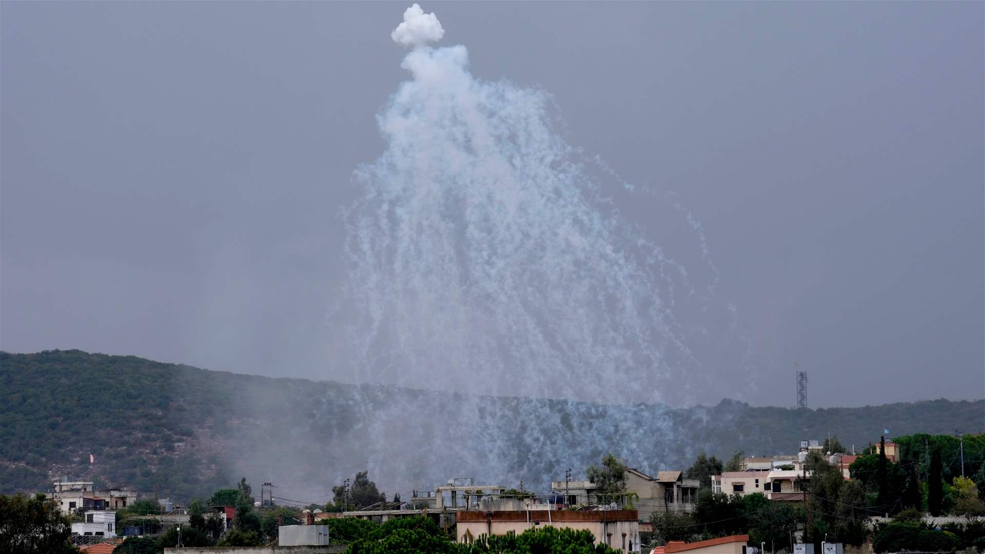 Israel targets Lebanese Army center in Sarda and uses white phosphorus in Wadi Honein