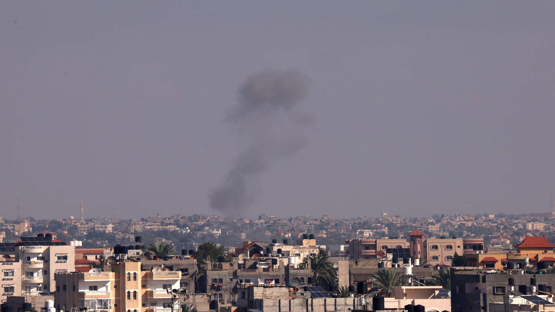 26 قتيلا في ضربة جوية اسرائيلية استهدفت مبنى في خان يونس 