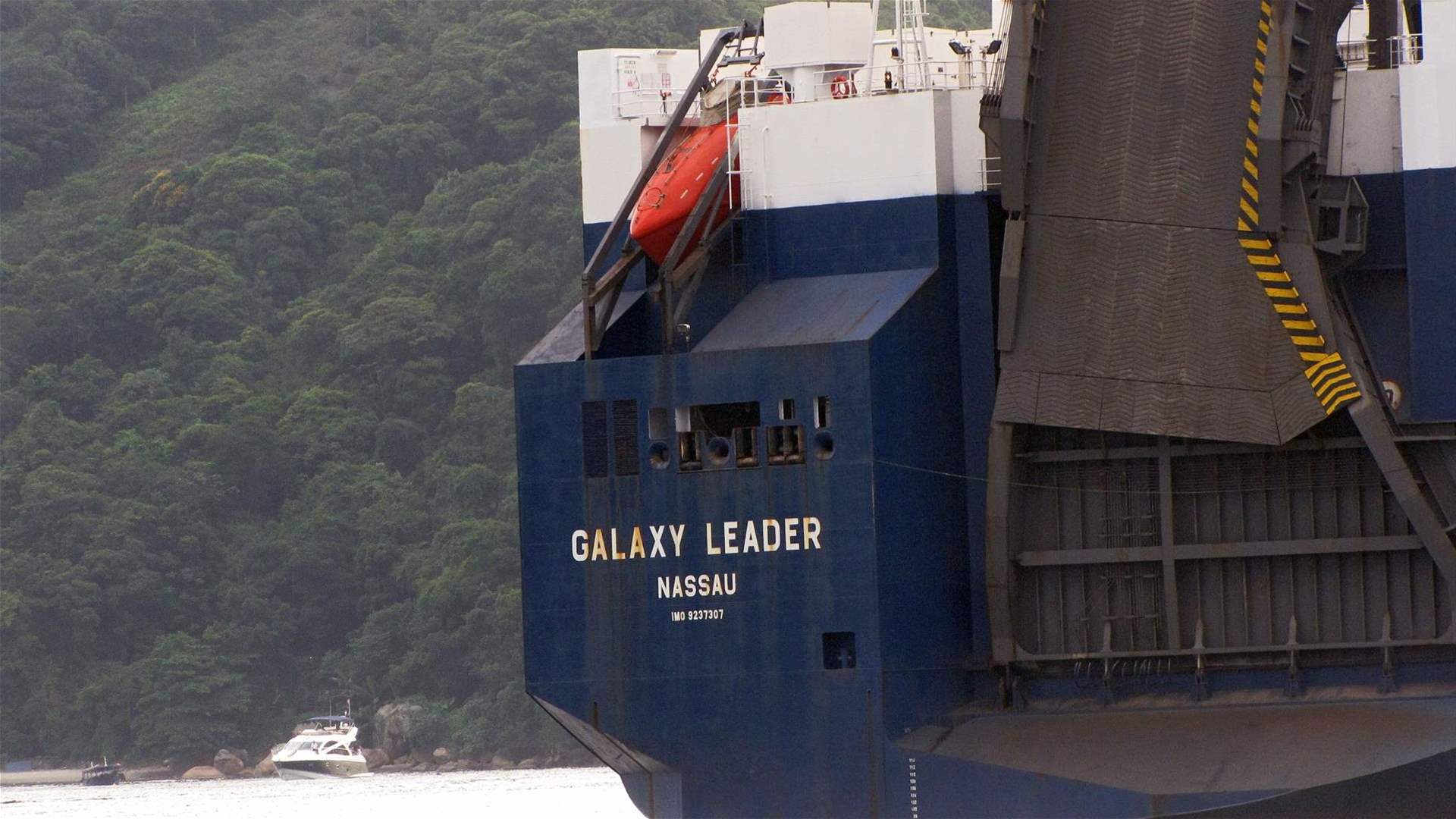 Israeli Channel 12: Tel Aviv investigates Houthi hijacking Israeli cargo ship in Red Sea