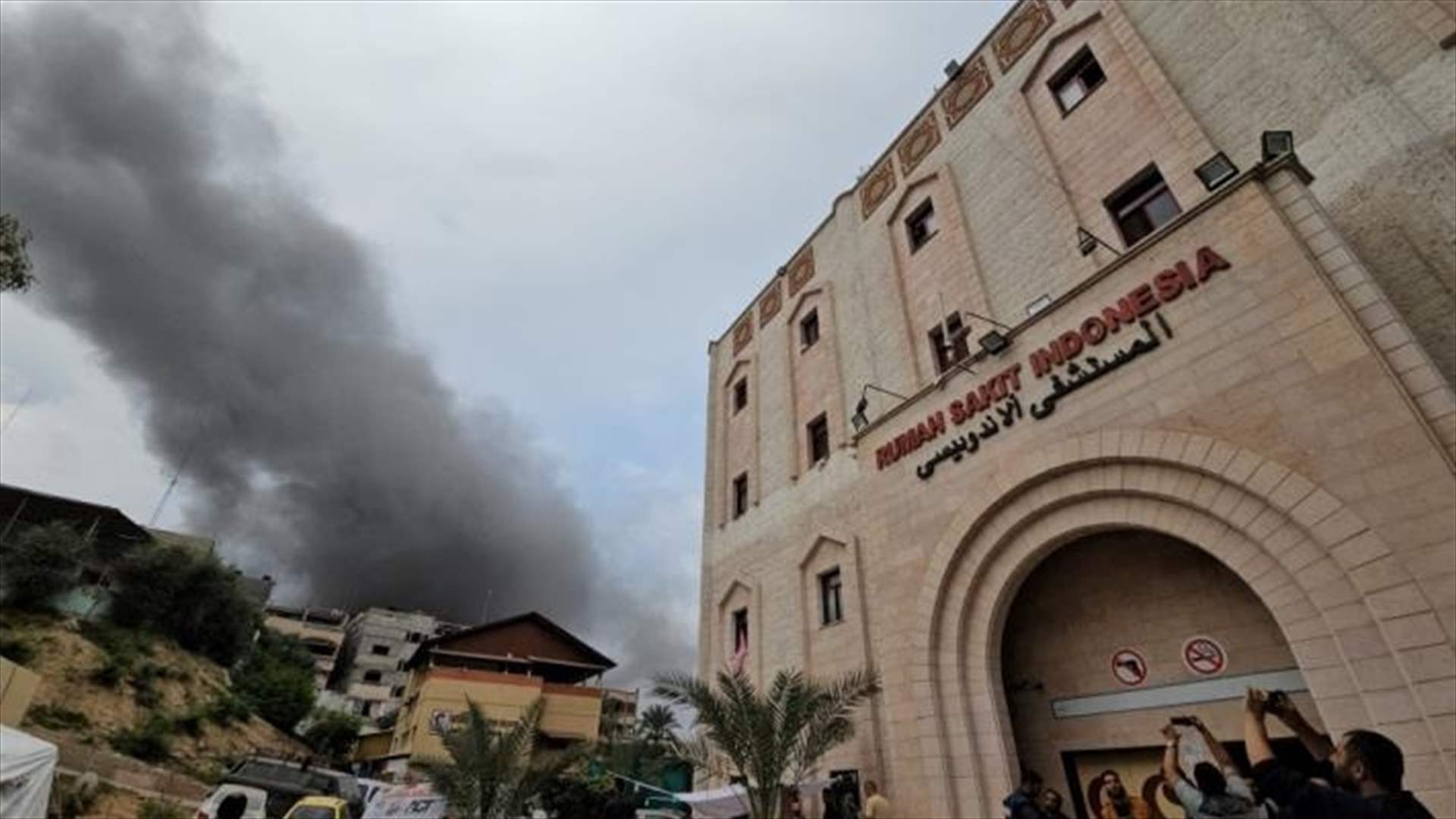 سقوط 12 شهيدا في غارات على مستشفى في غزة