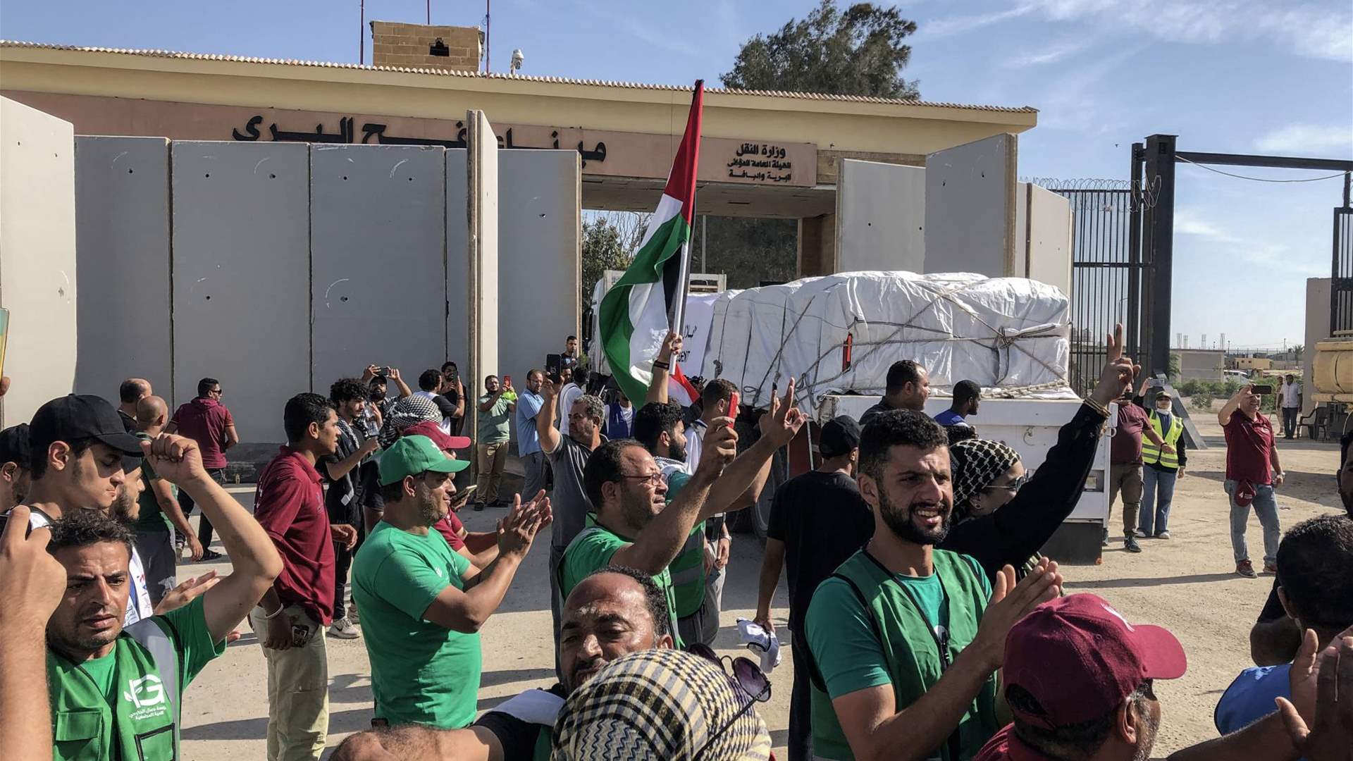 لندن تضاعف مساعداتها الإنسانية إلى غزة وتدعو إلى "الاحترام الكامل" للاتفاق
