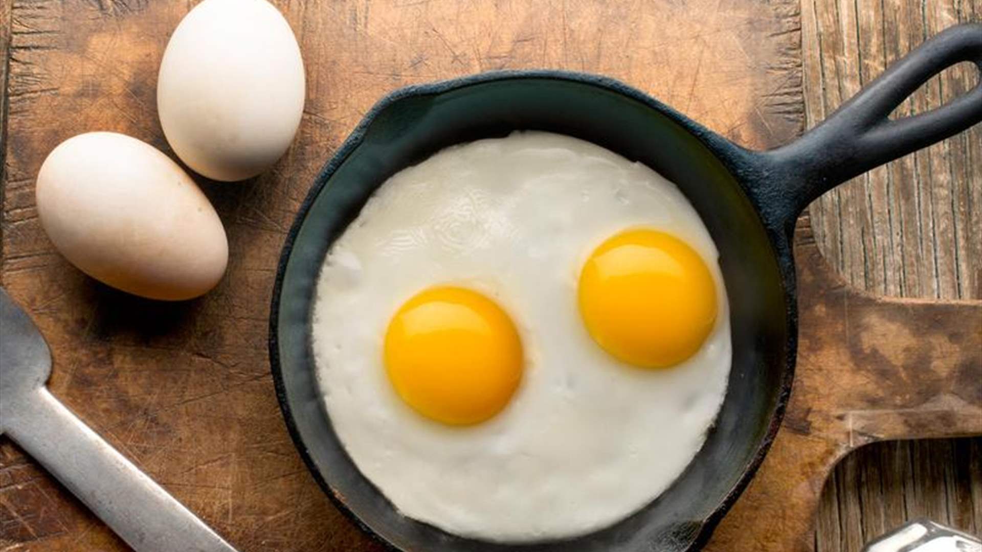 طريقة &quot;سهلة للغاية&quot; لتحضير البيض من دون قلي... تستغرق دقيقة واحدة فقط!