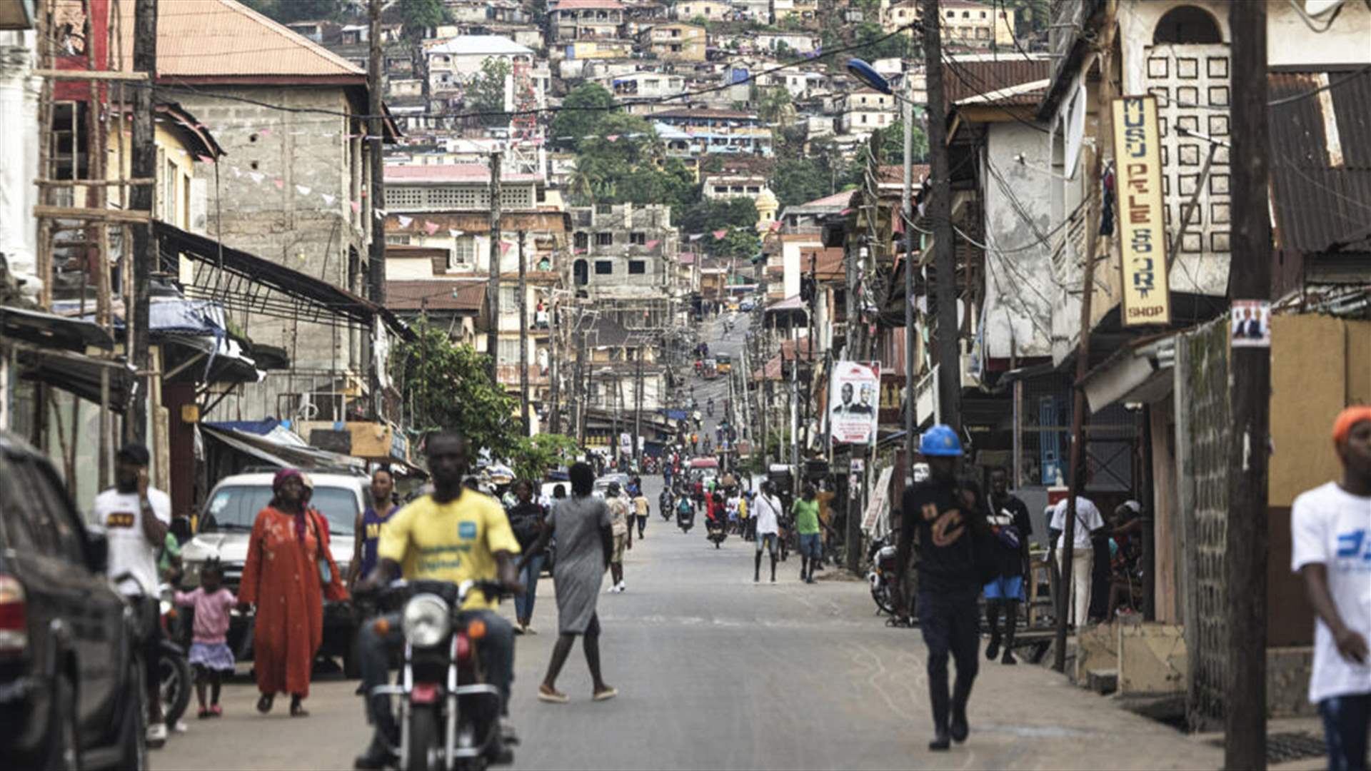هجوم على مخزن أسلحة في عاصمة سيراليون والحكومة تعلن حظرا للتجول في البلاد