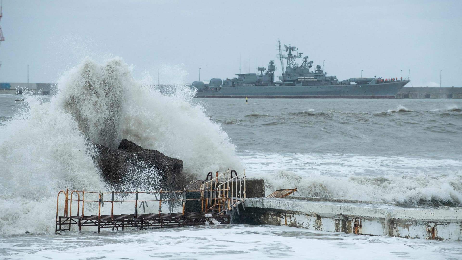 Ten killed in a storm hitting Ukraine 