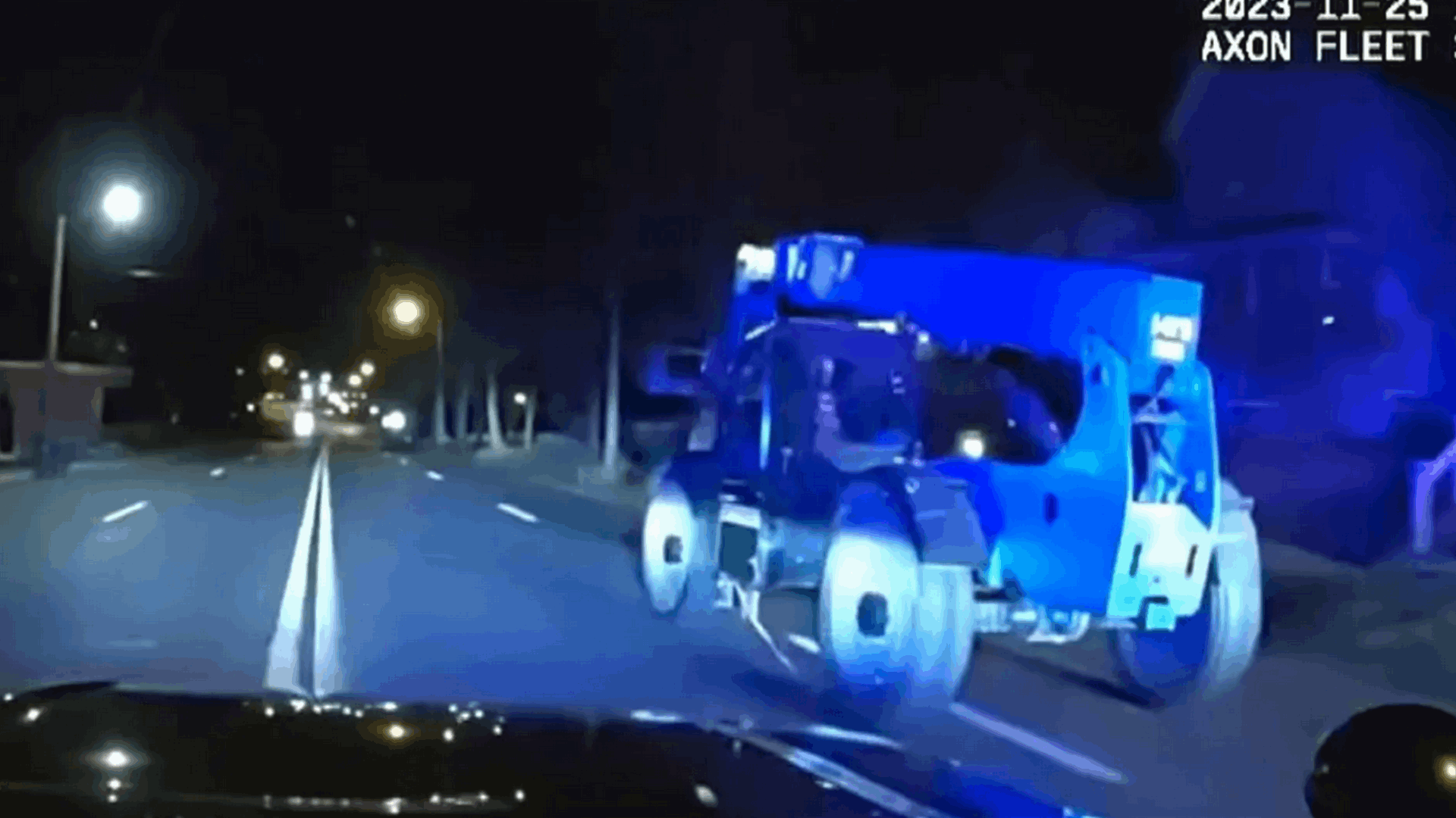 مطاردة الشرطة لطفل يقود شاحنة مسروقة...وهذا ما تسبب به! (فيديو)
