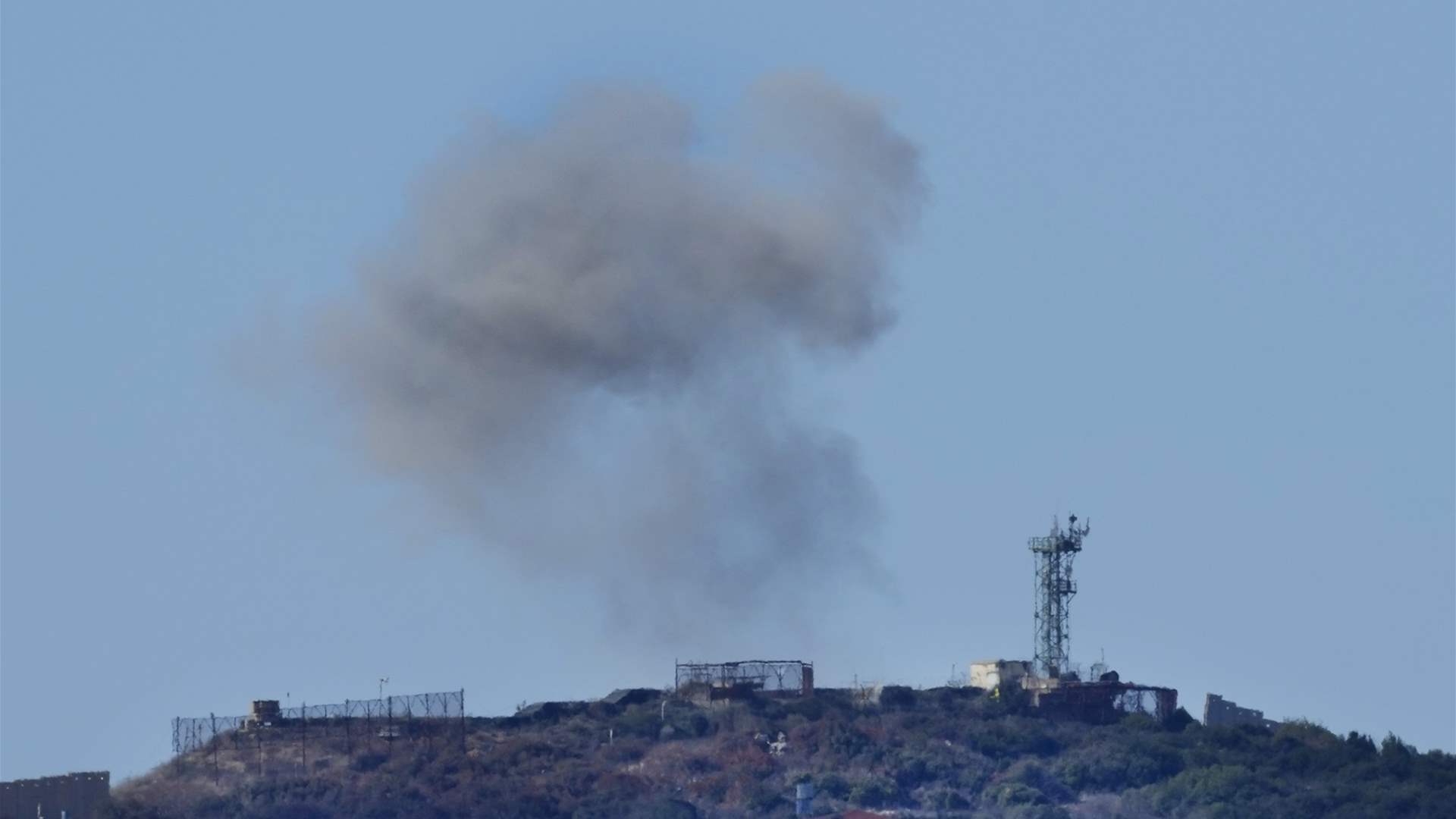 Escalation in southern Lebanon: Artillery shell fired by Israeli army near Aita al-Shaab
